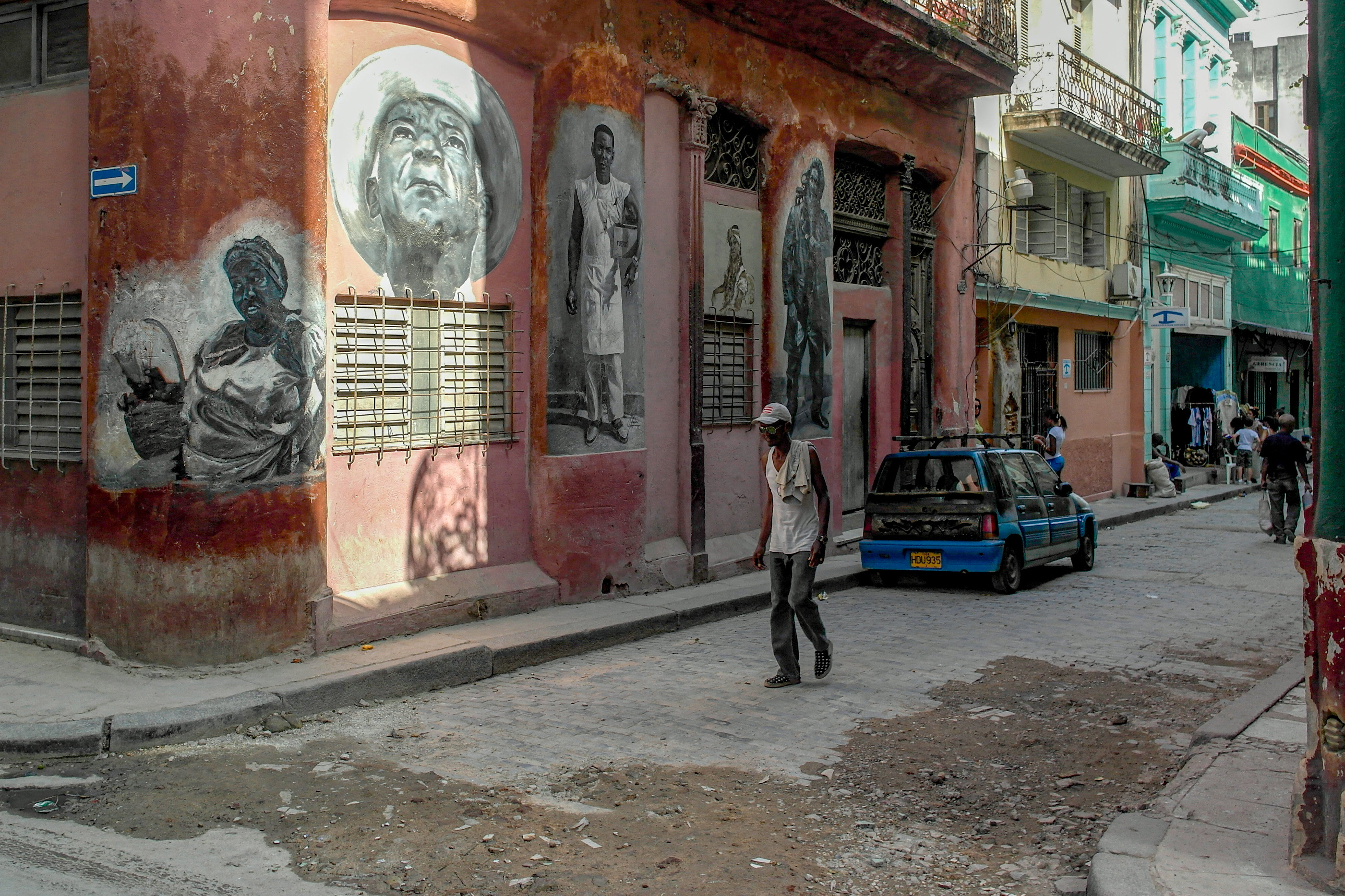 Unknown artist in Havana, Cuba