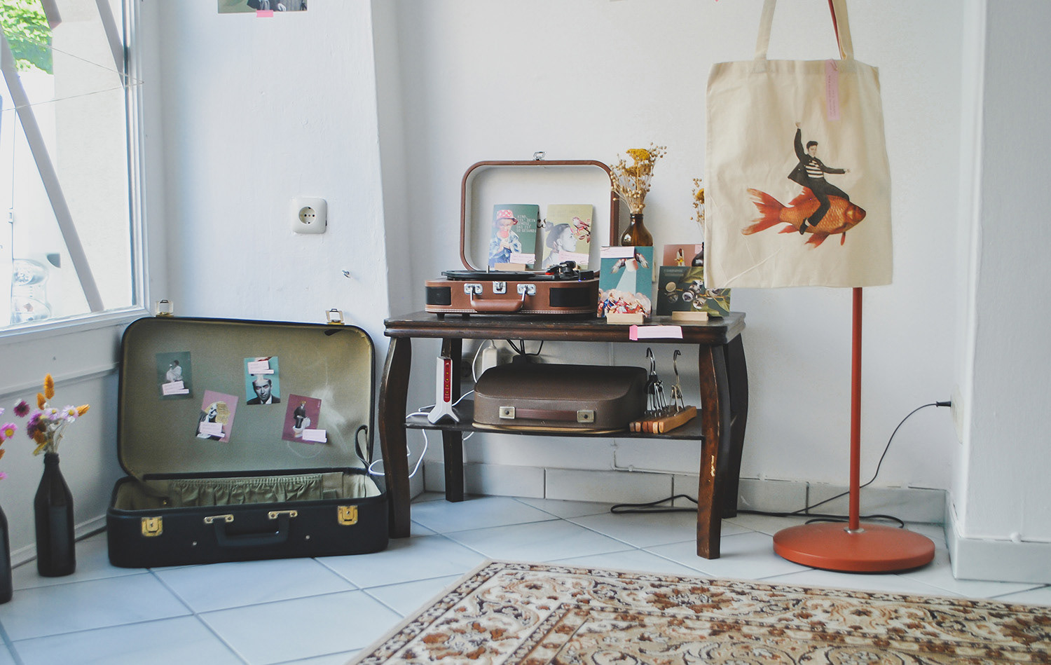 POP UP STORE: STICKER, POSTKARTEN, TASCHEN, U.V.M.