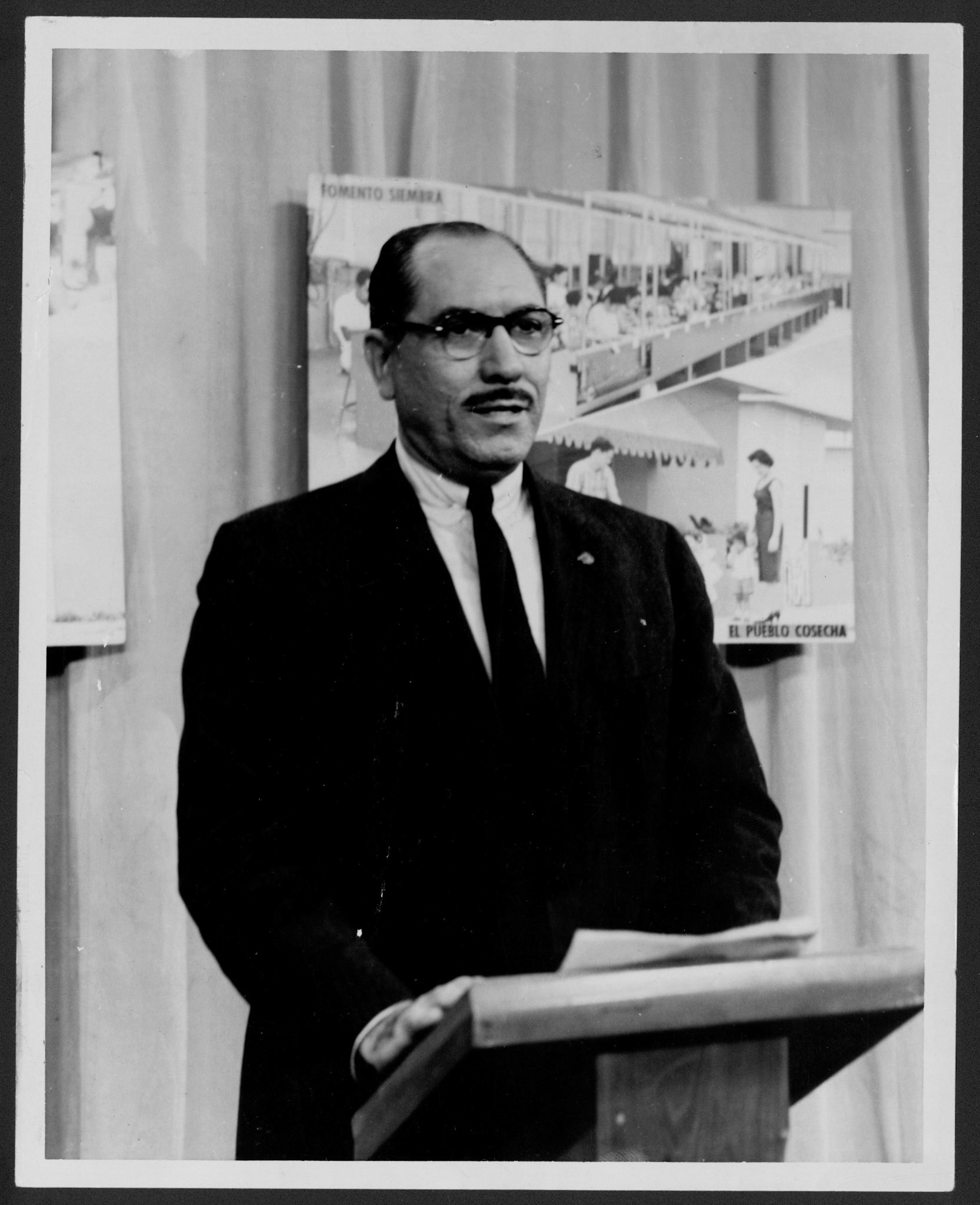 Teodoro Moscoso en un discurso sobre los logros del programa de industrialización en Puerto Rico.Mayo 8, 1956