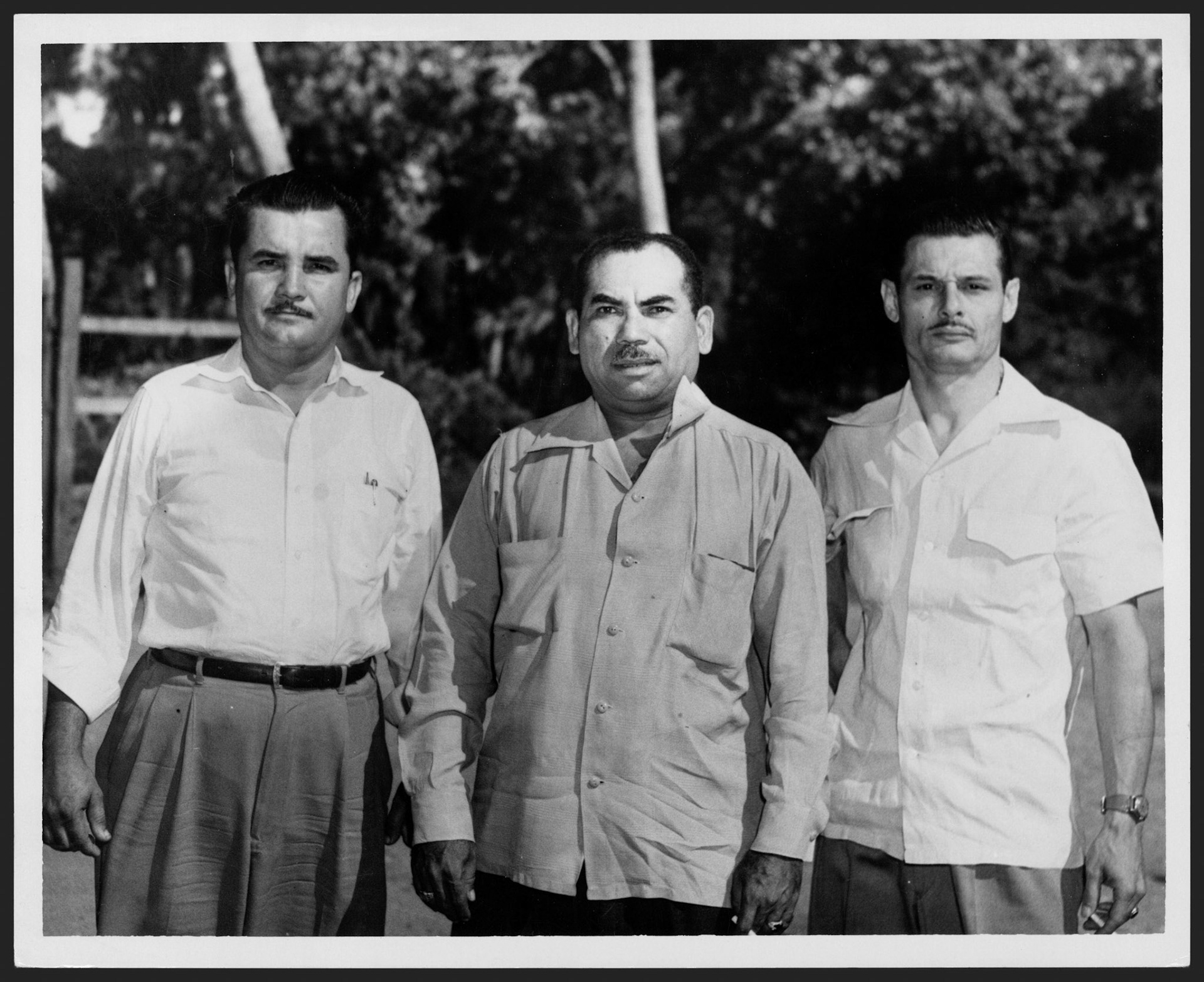 Ingenieros Ramón Cruz Vargas y José Luis Nieto junto a Juan Estades Jirau.Julio 13, 1954