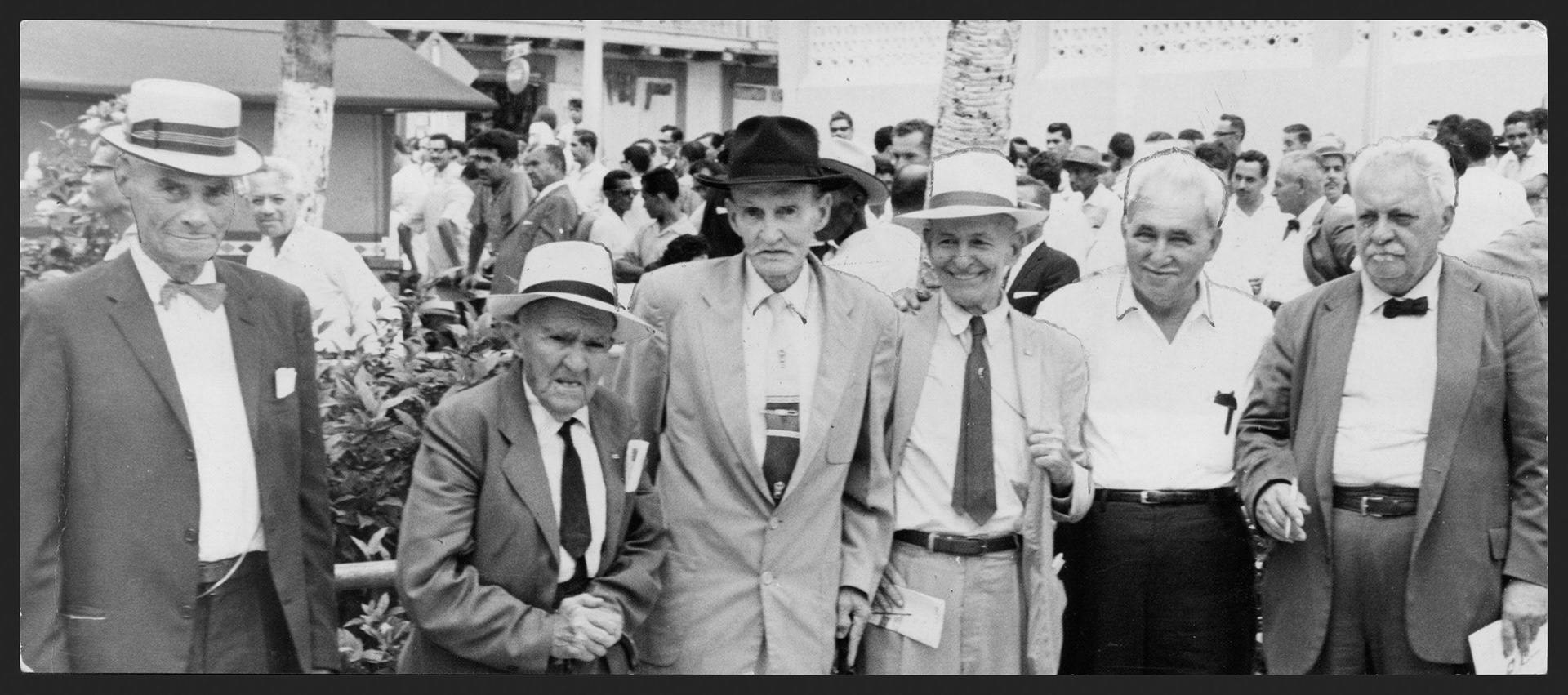 Grupo de líderes independentistas veteranos que asistieron a los actos auspiciados por la Mesa de Lares: Hilario Huertas, Ulises del Río Quiñones, S. Bermúdez, José Enamorado Cuesta, Erasmo Vando y Paulino E: Castro.Septiembre 24, 1963