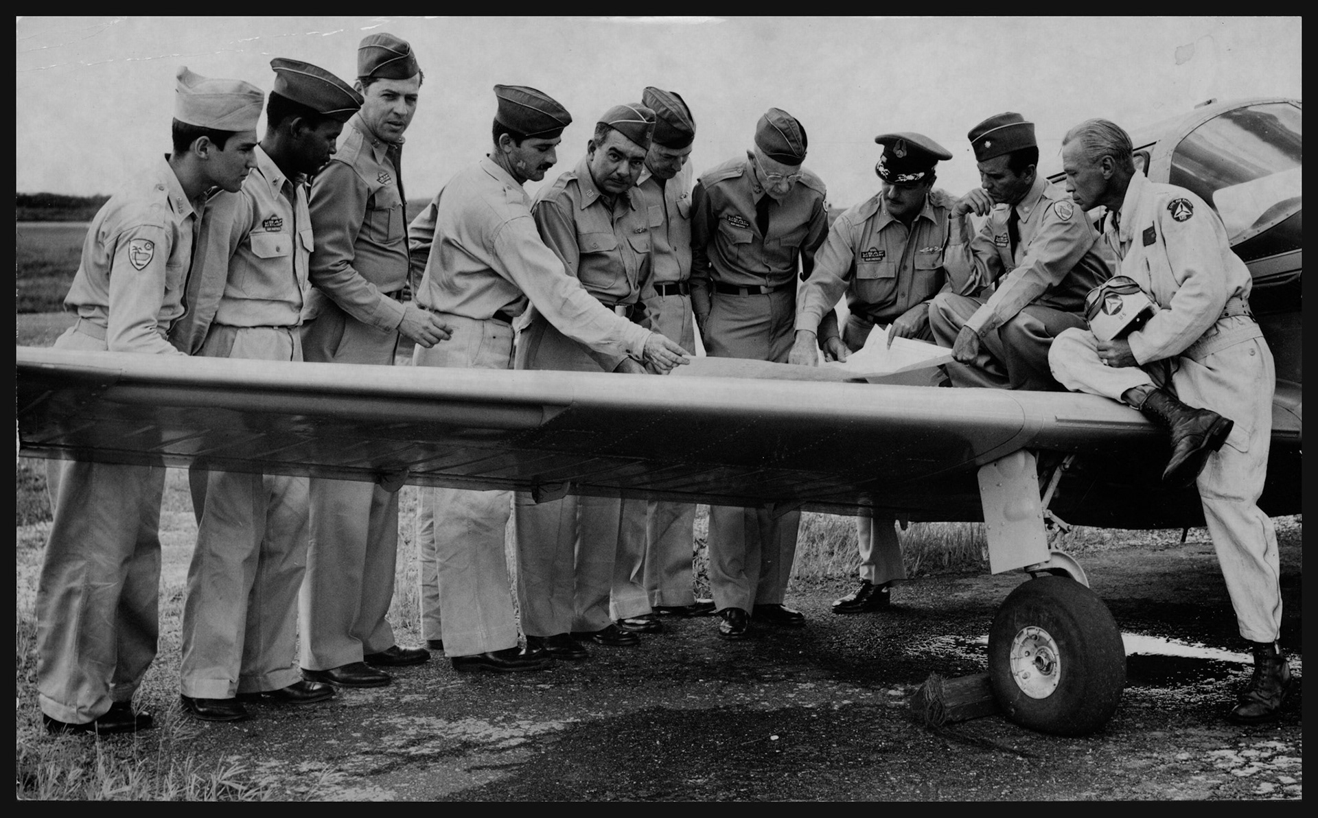 Prestan Ayuda de Emergencia a Lares Durante Supuesto Bombardeo.Octubre 15, 1951
