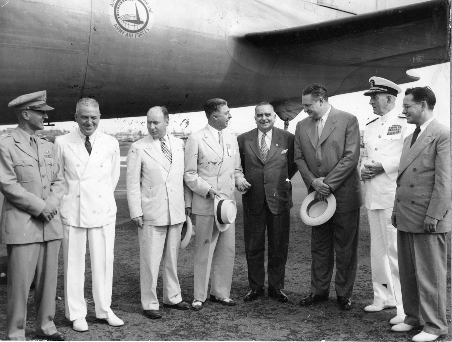 Llegada del gobernador Jesús T. Piñero al Aereopuerto de Isla Grande.Septiembre 3, 1946