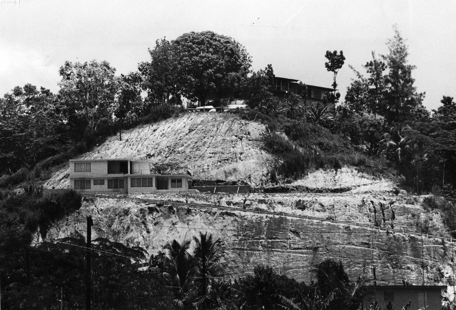 Arenales de Utuado: erosión afectando viviendas.Septiembre 9, 1965
