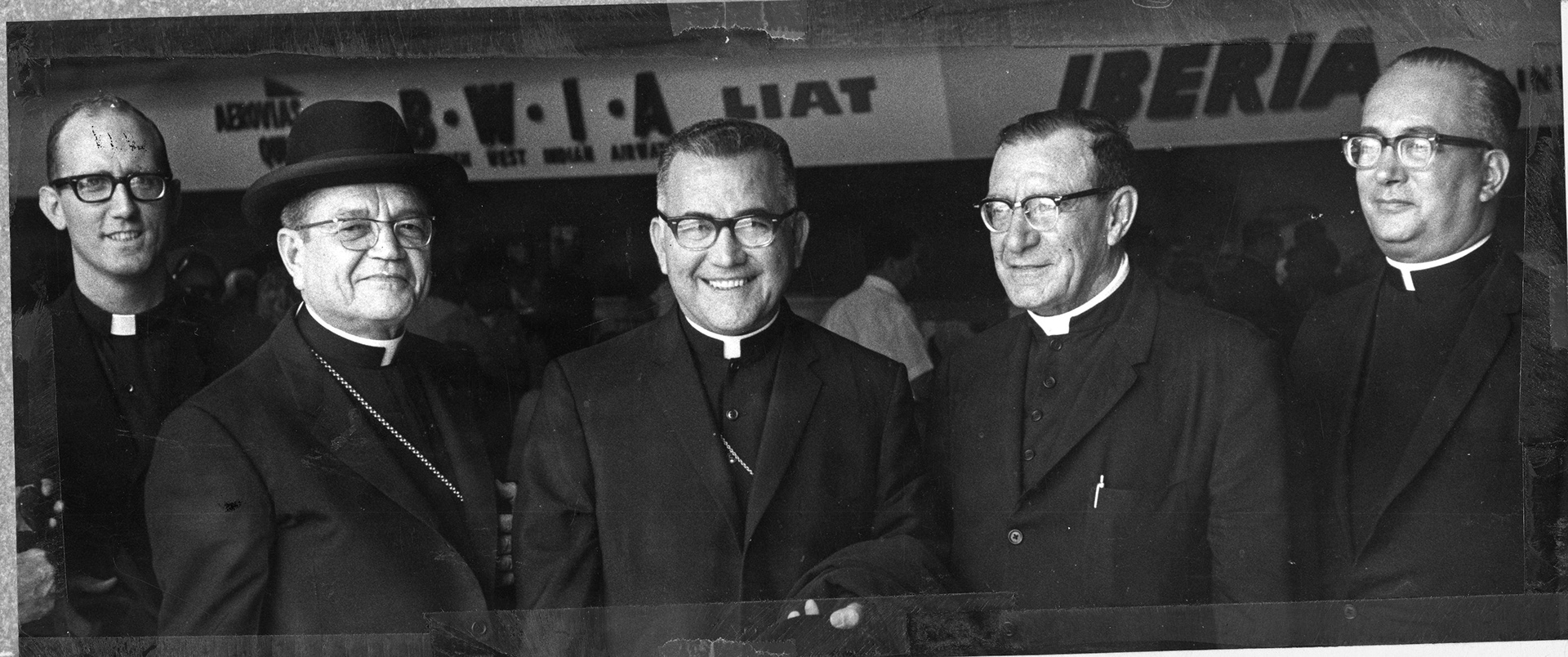 Delegación de la Provincia Eclesiástica de Puerto Rico al trigésimo noveno Congreso Eucarístico Internacional.Aereopuerto de Isla Verde.Agosto 17, 1968