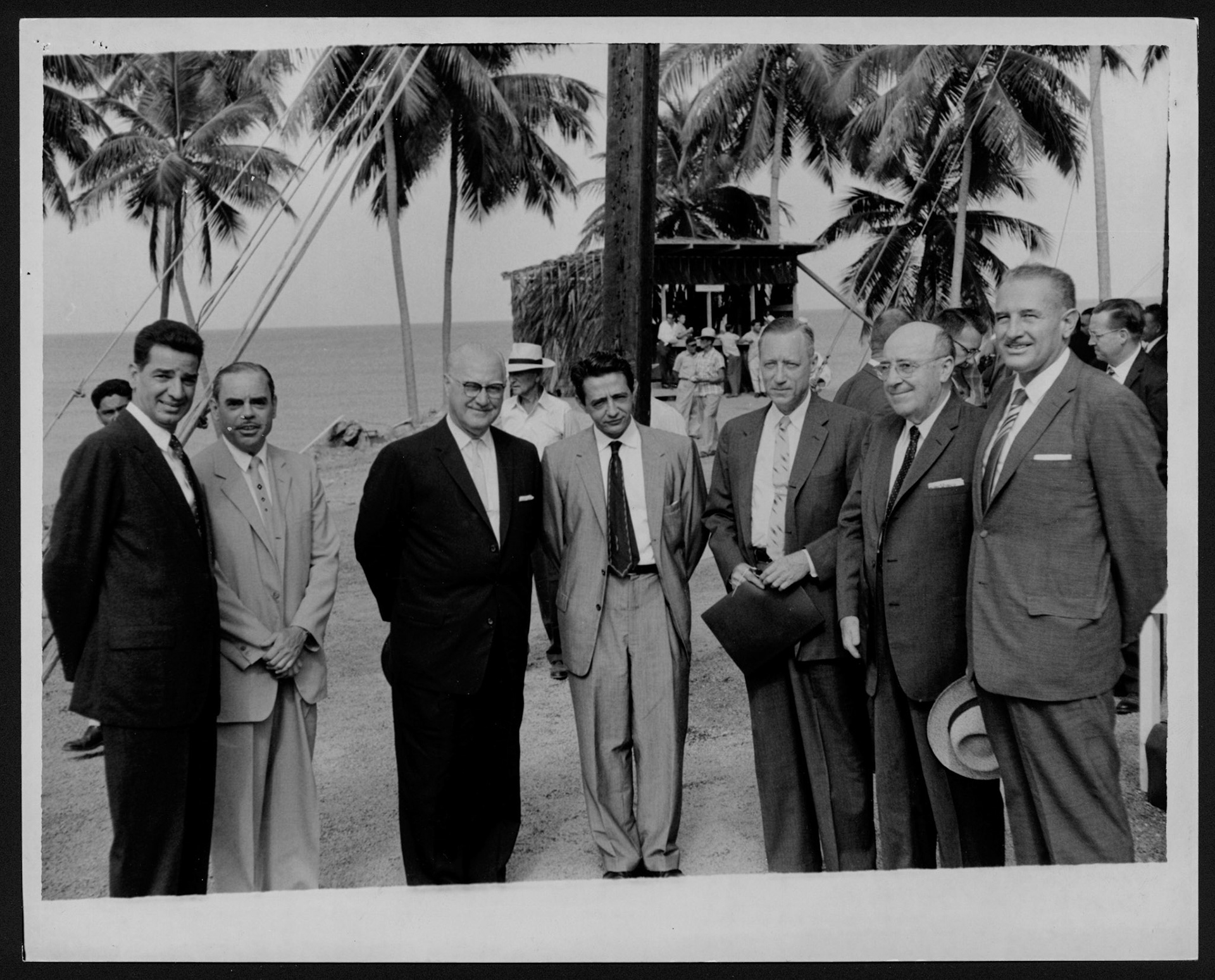 Grupo de asistentes a la ceremonia de colocación de la primera piedra de la planta nuclear de Rincón.Agosto 23, 1960