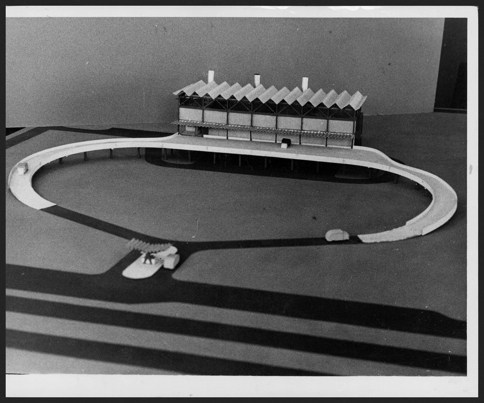 Maqueta de inicinerador eléctrico.Marzo 28, 1960