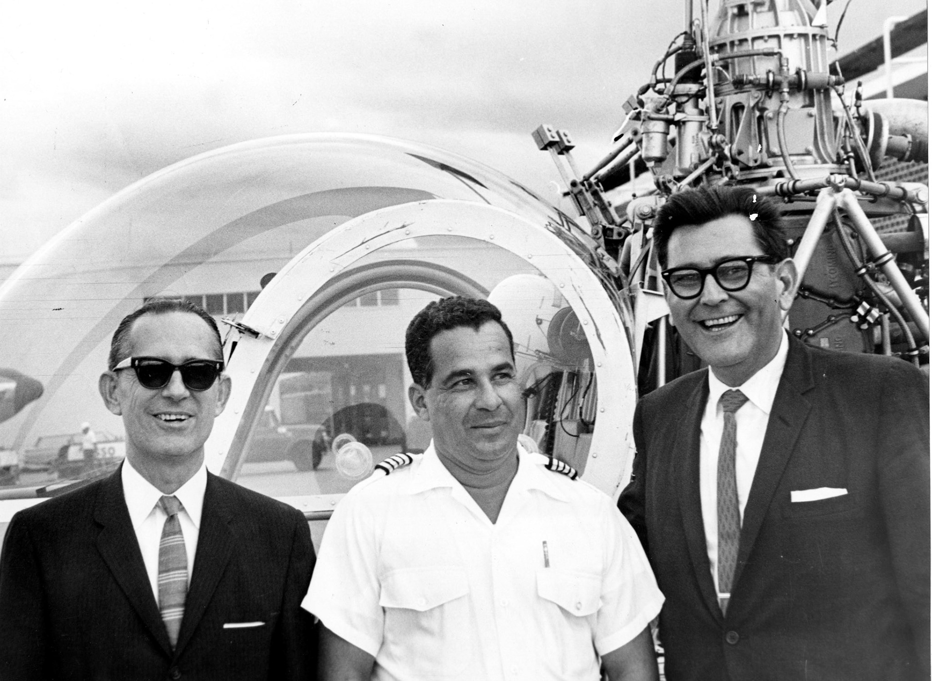 Roberto Sánchez Vilella en inicio de caravana.Octubre 1964