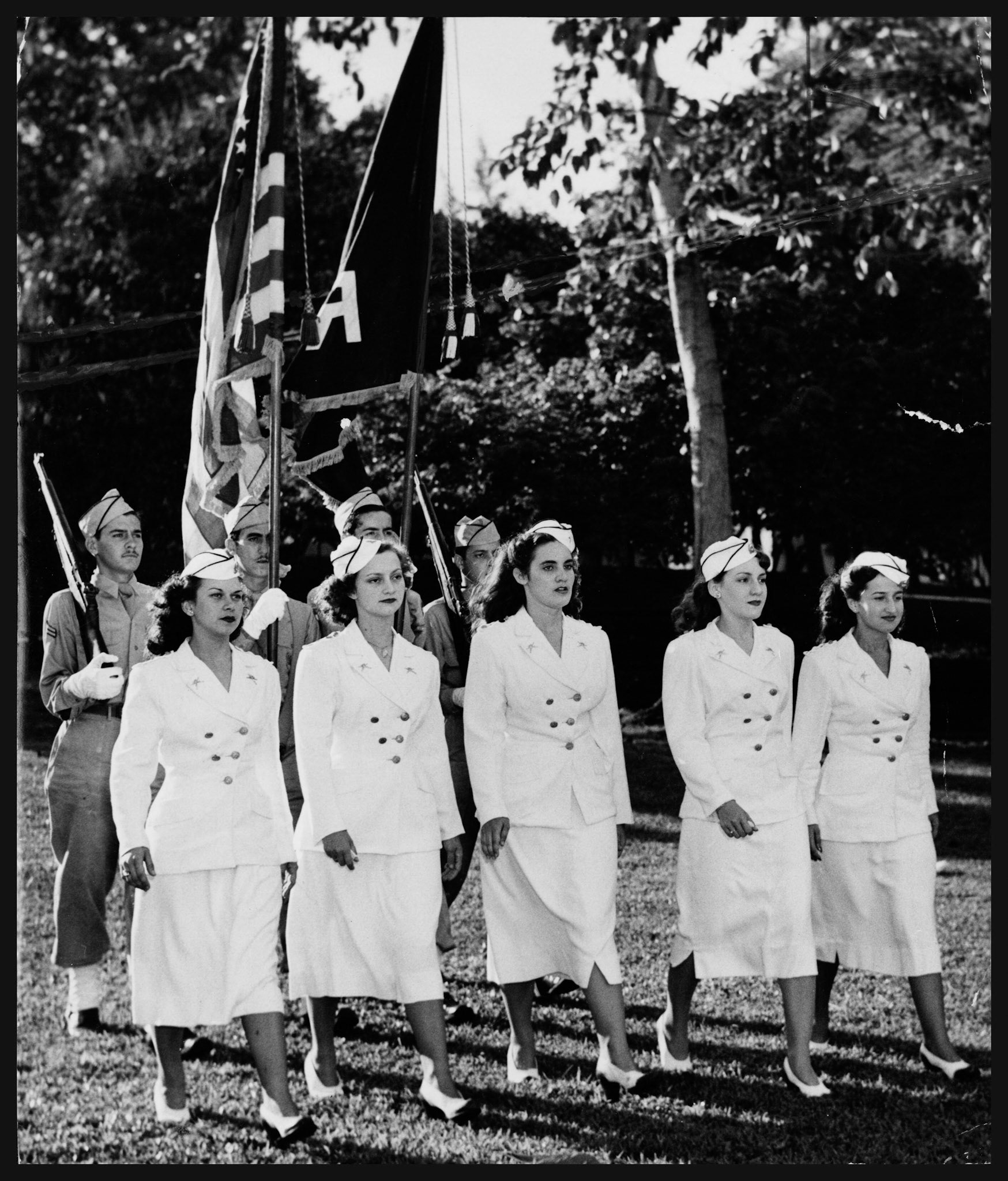 Madrinas del ROTC desfilan en celebración del 45 aniversario de la UPR.Marzo 13, 1948