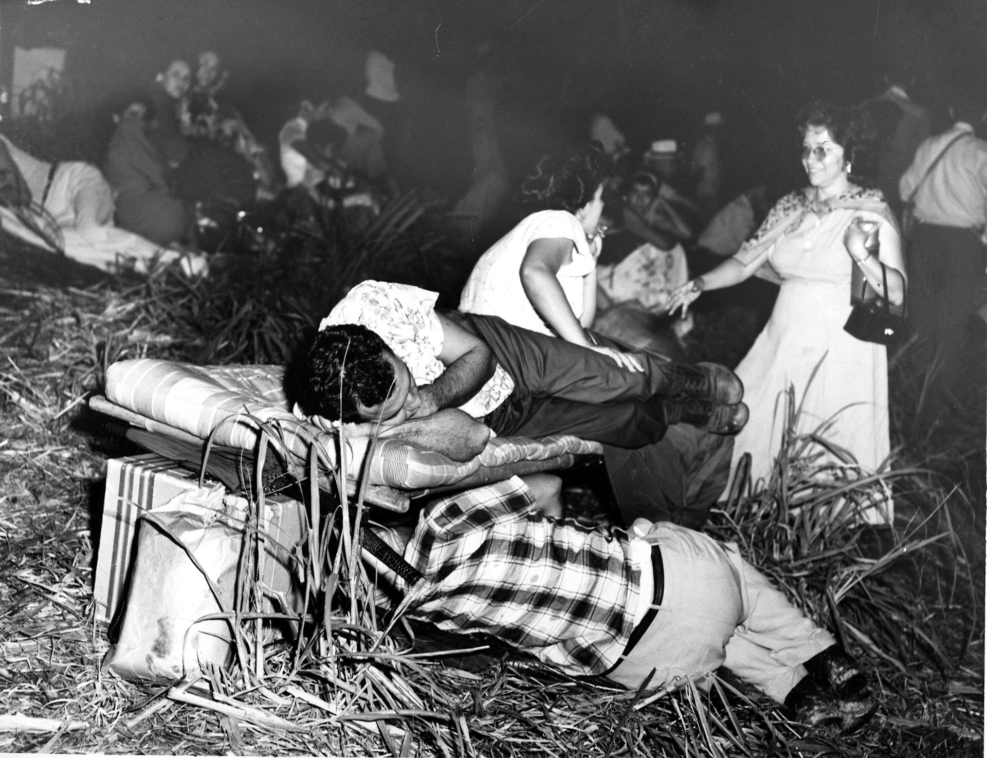 Devotos de la Virgen del Pozo pernoctan en Sabana Grande.Mayo 26, 1953