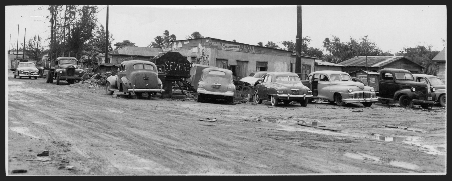 Restos de antiguo taller de automóviles en Santurce.Agosto 11, 1953