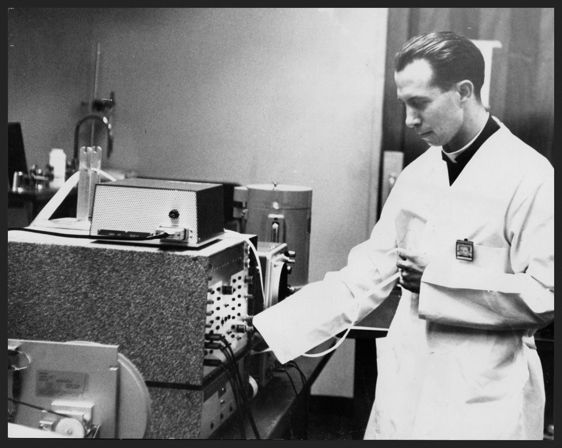 Ignacio Canterell Costilla trabajando en el Centro de Energía Nuclear.Mayagüez.Marzo 20, 1962
