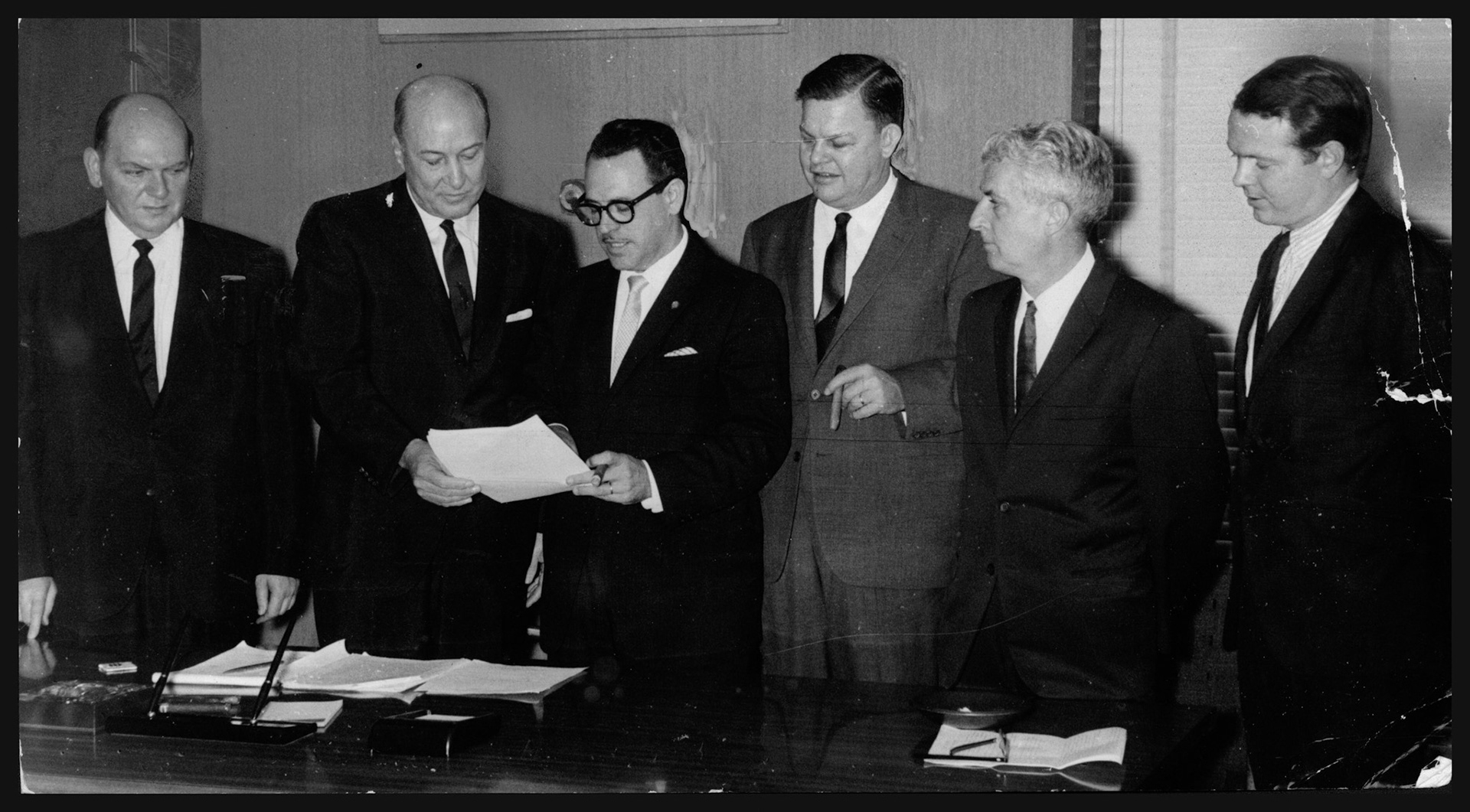 Funcionarios de la Phillips Petroleum y de la Administración de Fomento Económico durante reunión para negociaciones.Febrero 12, 1965