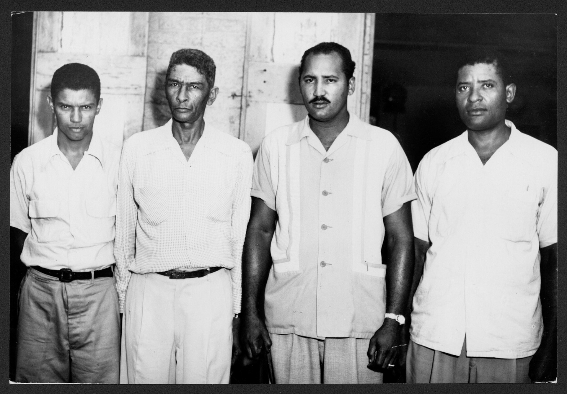 Líderes pro continuación de descarga y carga de barcos en Fajardo.Julio 12, 1954