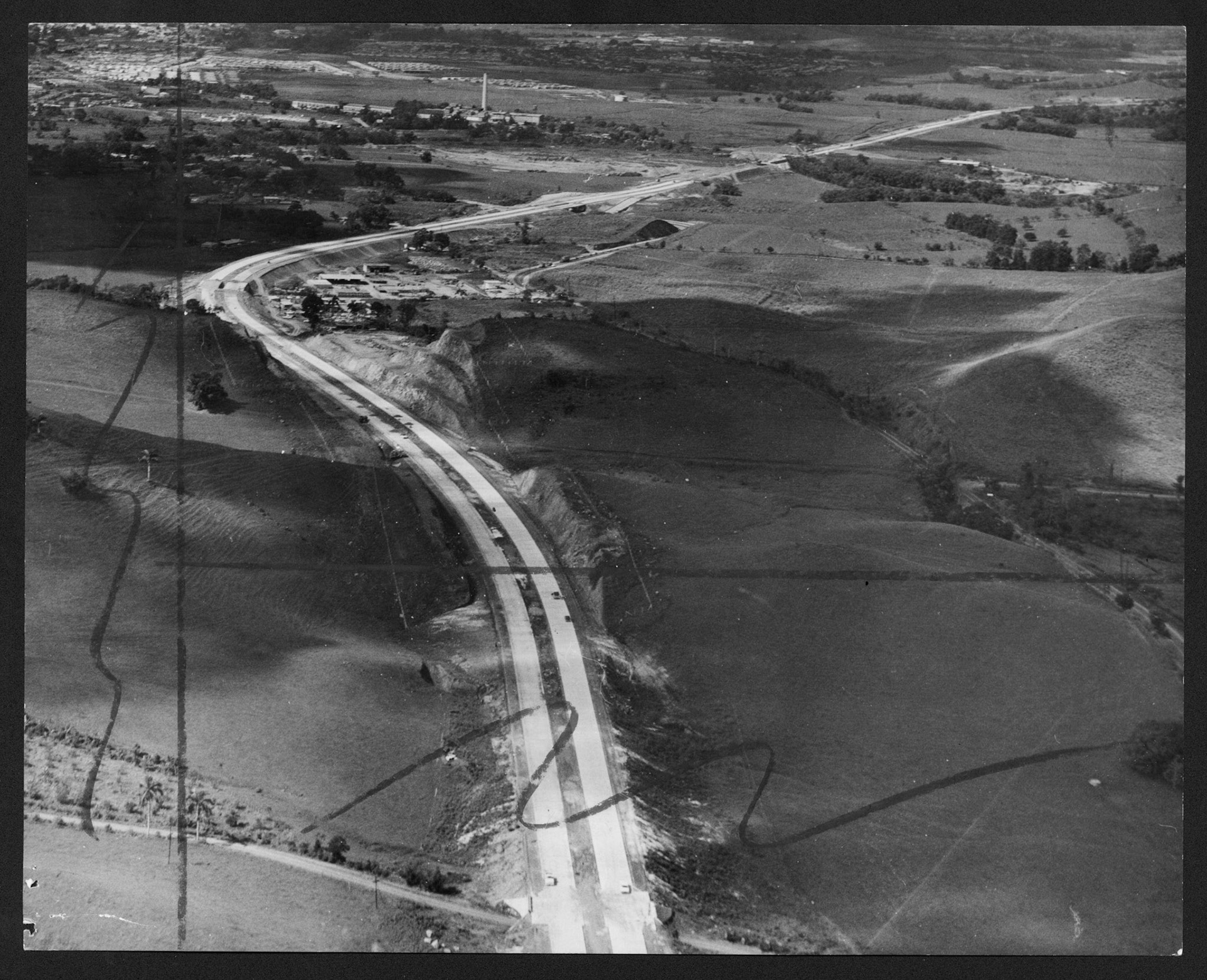 Vista aérea de la construcción del tramo de Caguas a Gurabo.Diciembre 8, 1967