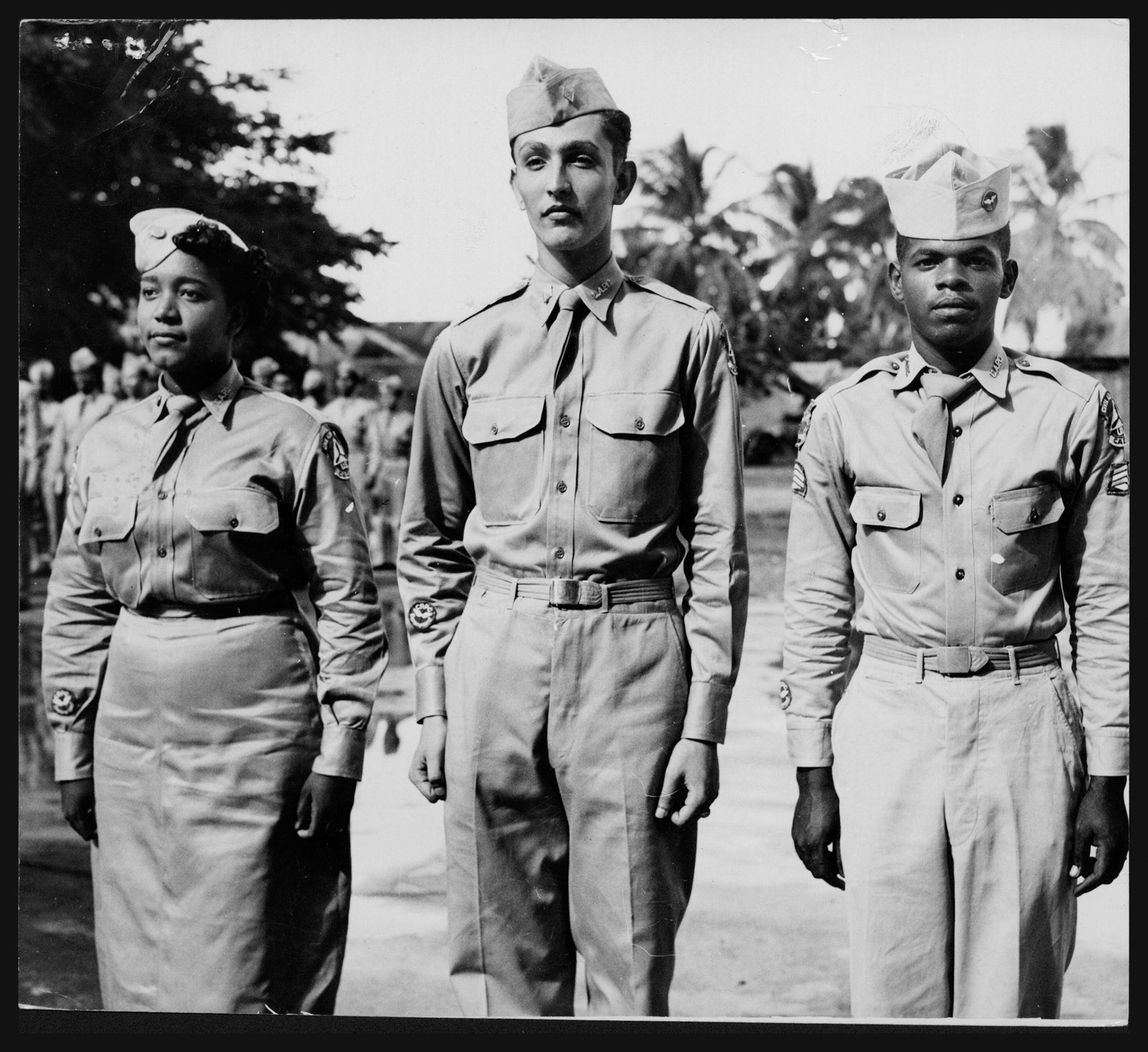 Premian a miembros de la Patrulla Aérea Civil de la Escuela Superior Central de Santurce] [Ramona Munssenden, José M. González, y Jaime Landor.Octubre 22, 1951