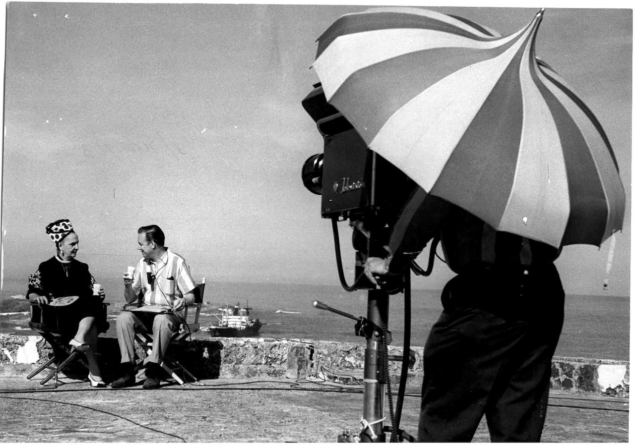 Hugh Downs entrevistando a Doña Felisa Rincón para el programa Today de NBC.El Morro.Noviembre 7, 1963