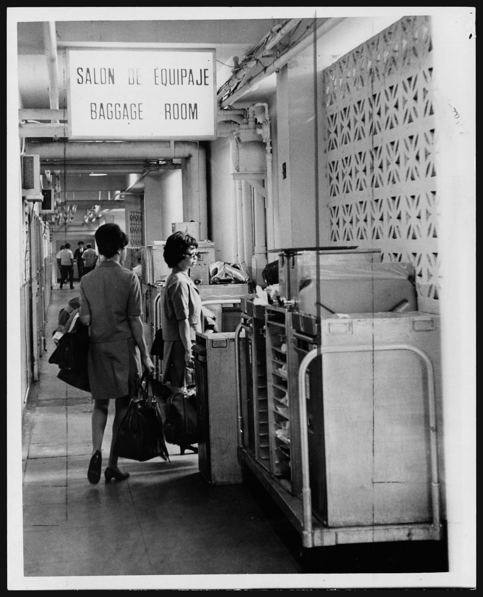 Incomodidad en algunas áreas del Aeropuerto de Isla Verde.1969