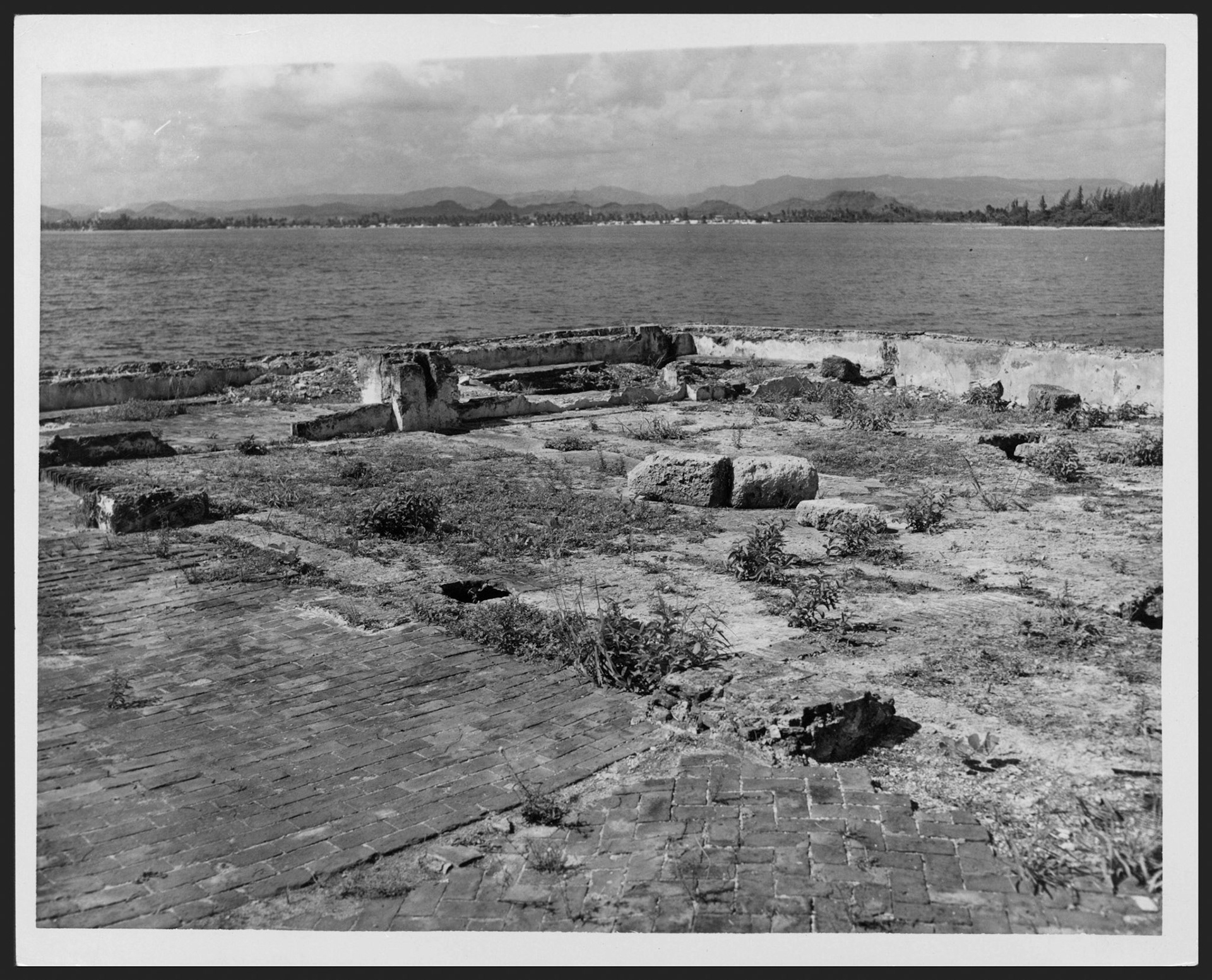 Area adyacente al Fortín El Cañuelo en Isla de Cabras.Junio 7, 1955