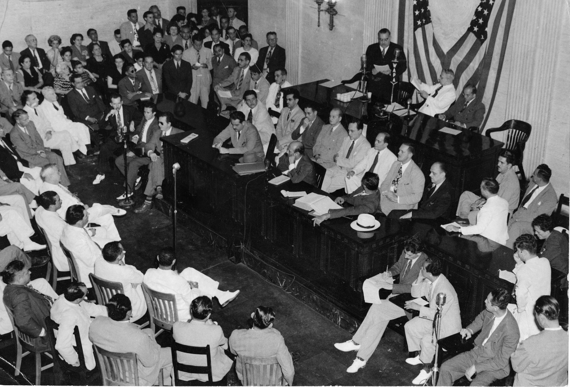 Jesús T. Piñero leyendo su primer mensaje sobre el estado de la Isla ante la Asamblea Legislativa.Septiembre 1946