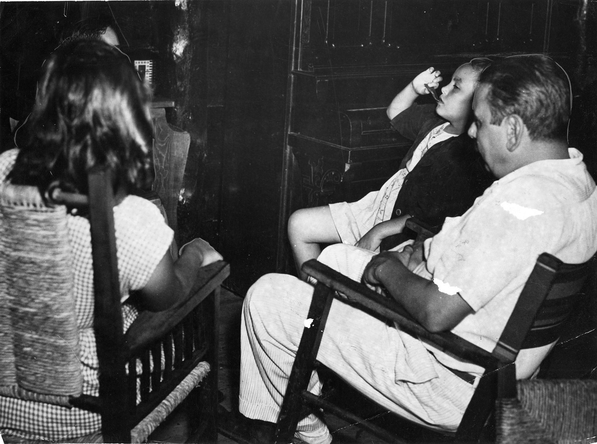 Luis Muñoz Marín escuchando juego de pelota.Cidra.Noviembre 27, 1948