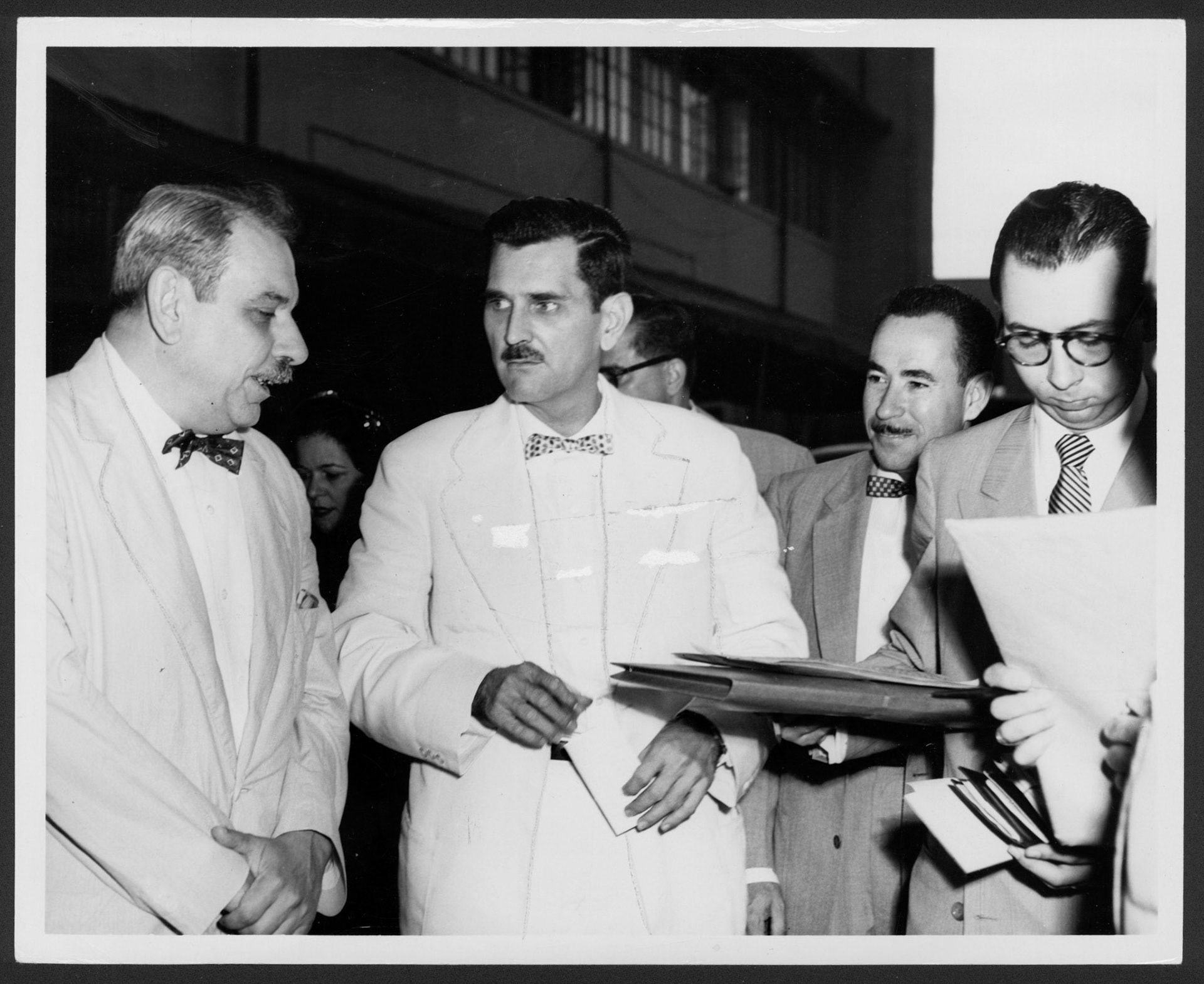 Gobernador Muñoz Marín rumbo a Costa Rica, hablándole a Sánchez Vilella.Junio 11, 1953