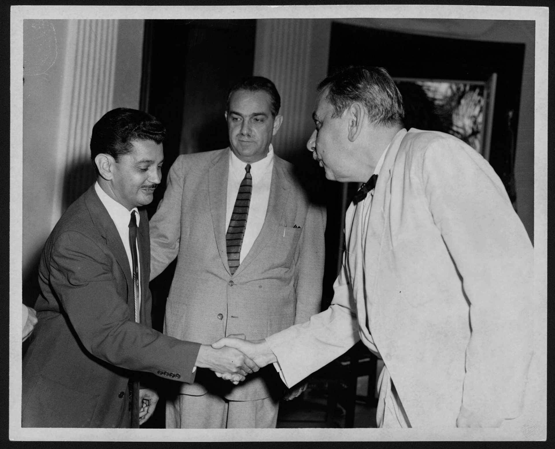 Luis Muñoz Marín saludando al nuevo alcalde de Aguadilla.La Fortaleza.Mayo 17, 1957