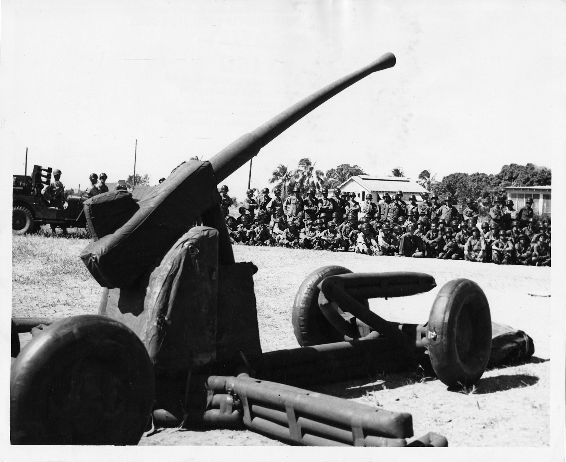 Miembros del Regimiento 65 de Infantería observando demostración de artillería de goma.Vieques.Enero 27, 1949