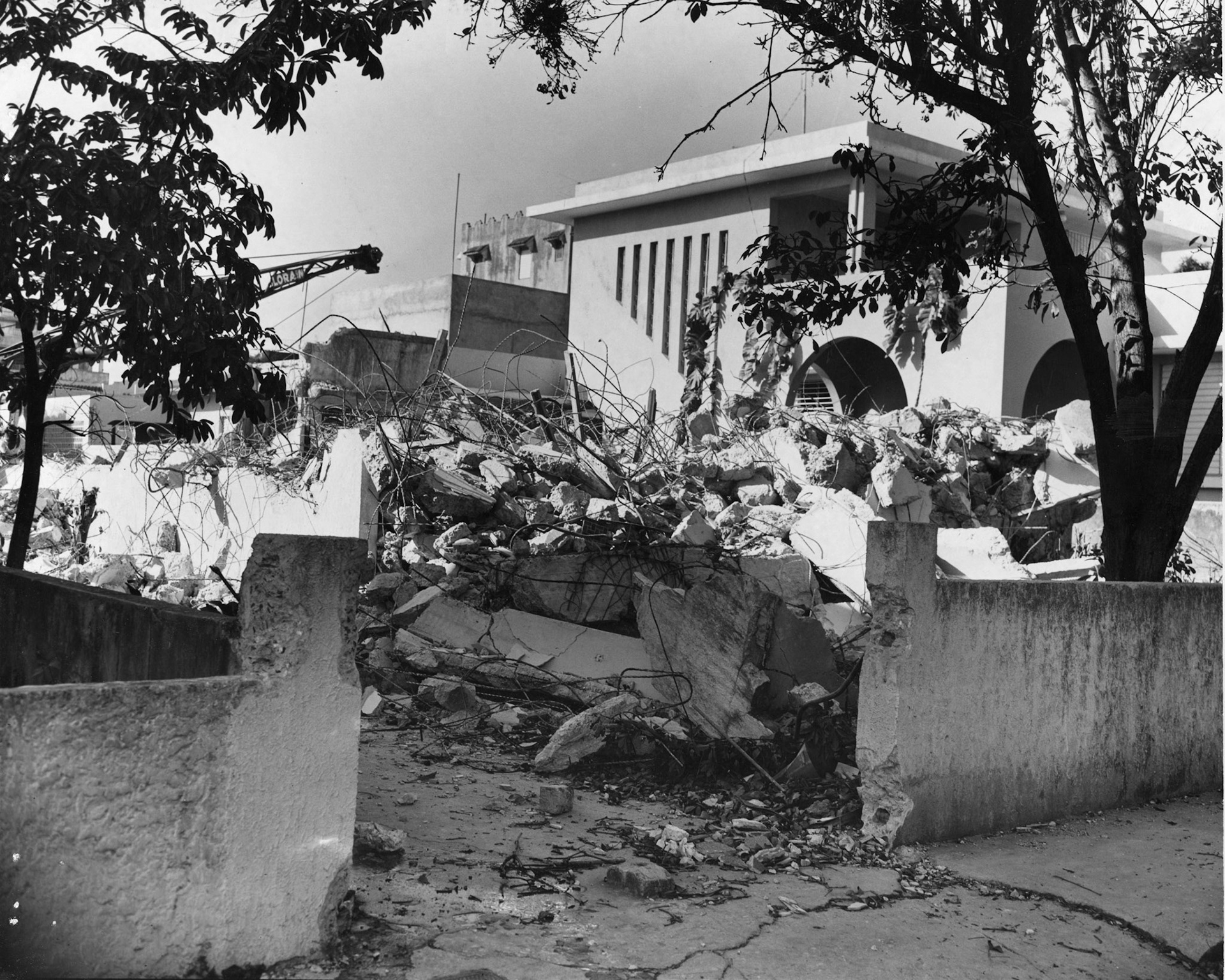 Demolición de casas en Miramar.Enero 26, 1955