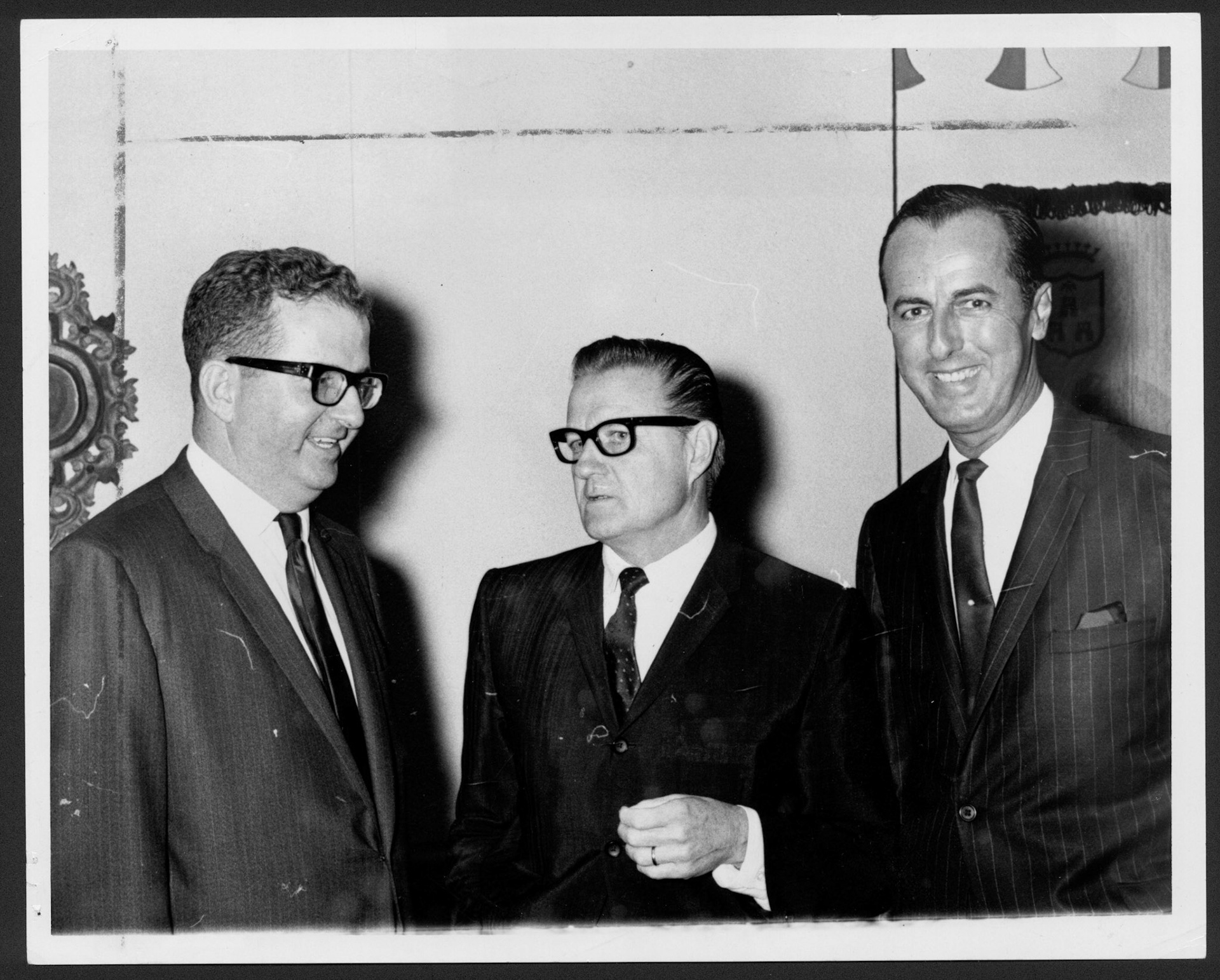 Desmond Kelly acompañado de Rafael Fábregas y Gilberto Kiko Pesquera.Junio 6, 1967