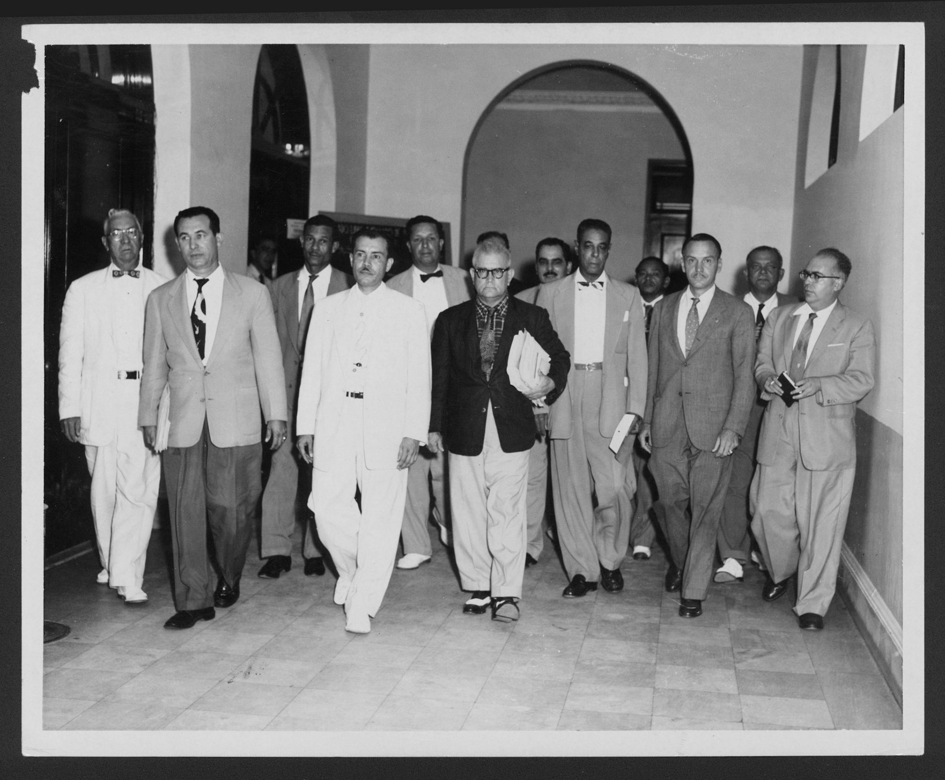 Las minorías independentista y estadista se retiran de la Cámara de Representantes.Mayo 27, 1955