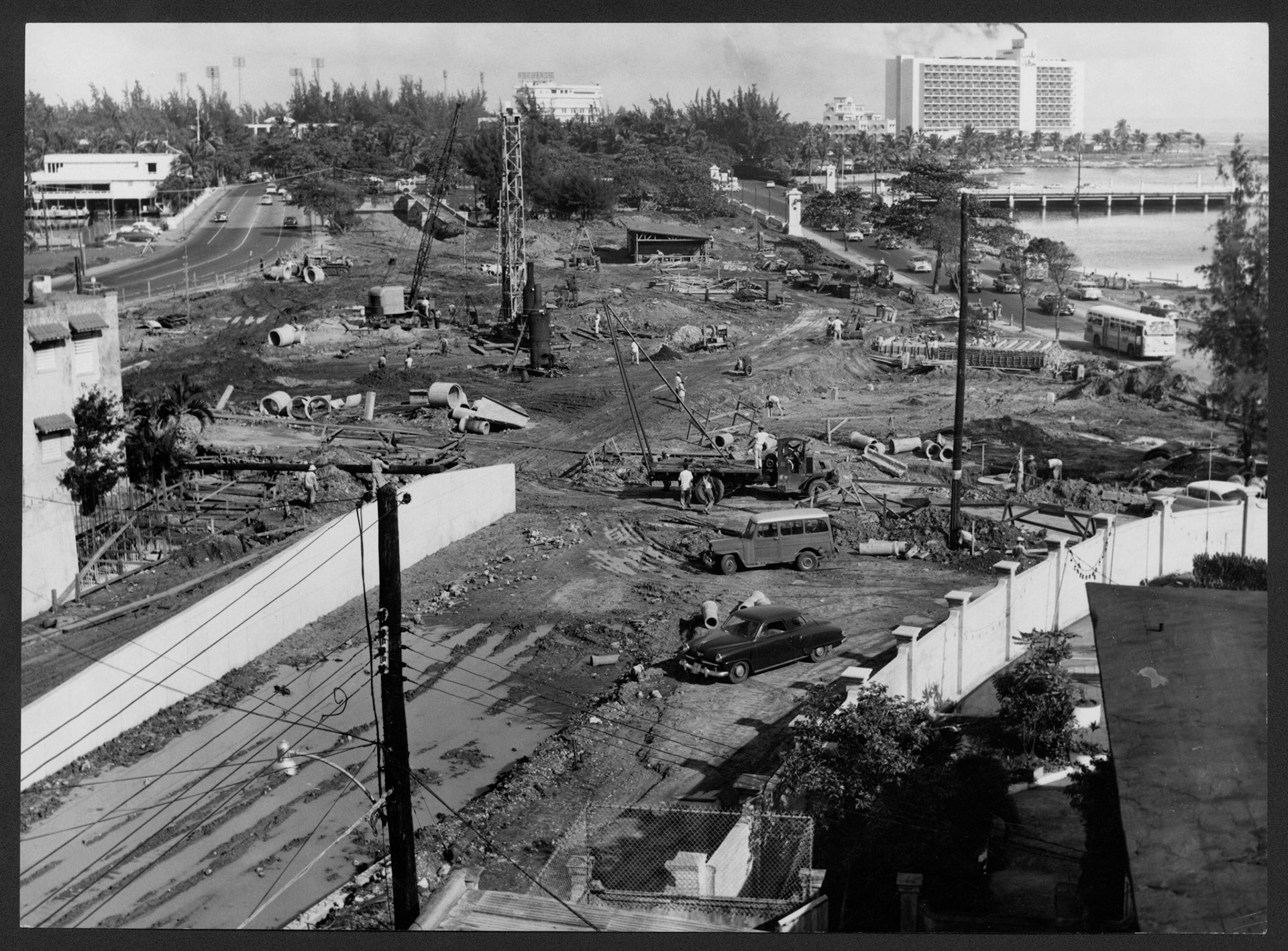 Construcción de la Intersección San Gerónimo, en Miramar, durante una de las primeras fases.Junio 10, 1961