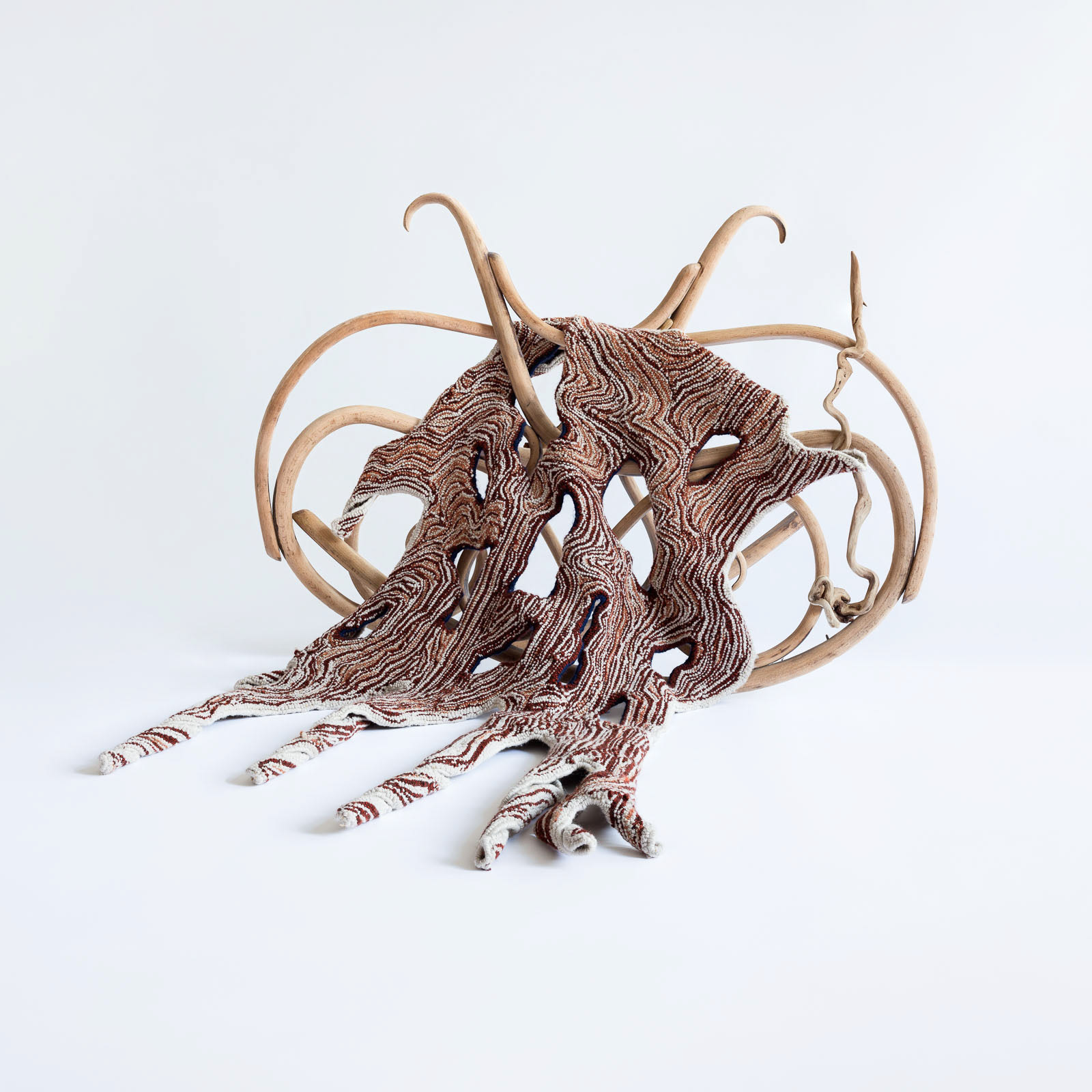 Marta Niedbał - "Apnea" ("The Messenger"), 2023 wool, wood 150 x 150 x 115 cm