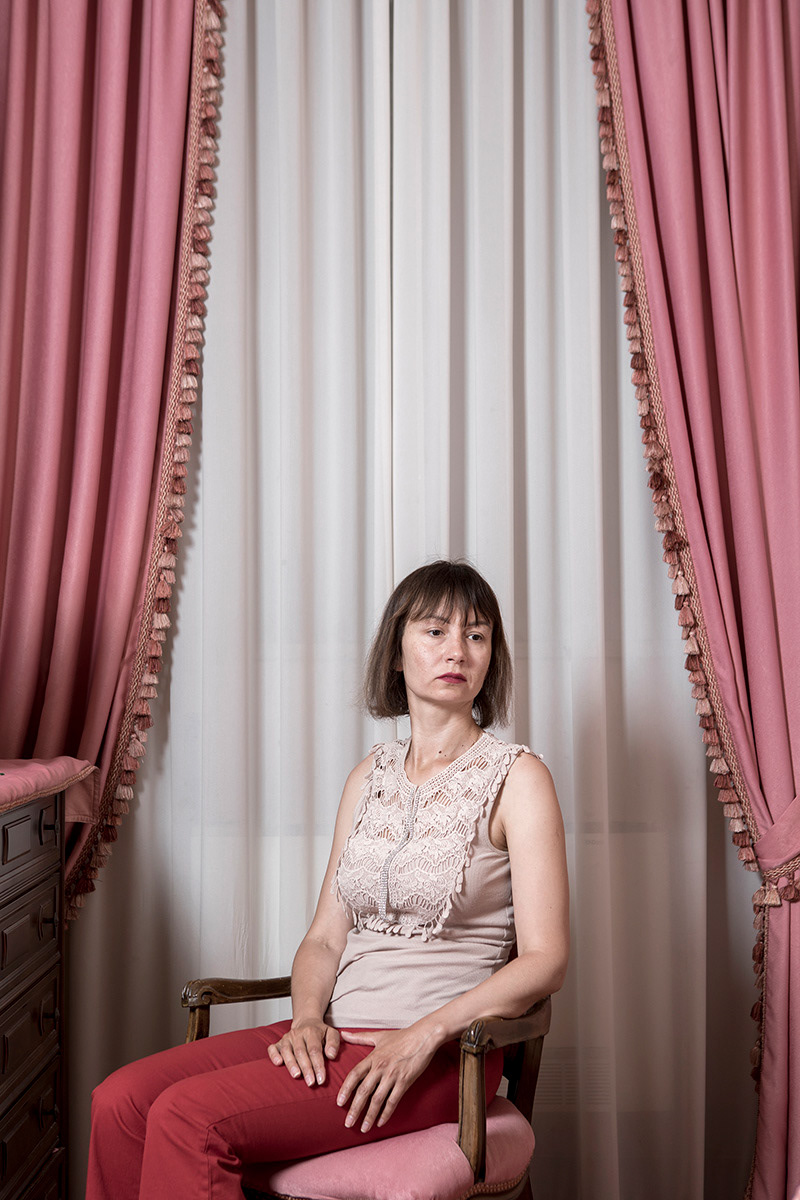 Fiuggi (FR), Italy – May 25, 2022. Svetlana Konovalenko, 40, is staying at the Lorella Hotel in Fiuggi with her 11-year-old son, Galeb, after fleeing the war in Kharkiv. She worked as a manicurist until February 24, 2022, when missiles began striking her neighborhood, located near military targets. Svetlana, her husband, their son, her sister and niece spent five days hiding in a freezing underground storage room with only basic supplies, unable to sleep as the ground shook from constant explosions. When her son could no longer stop crying, she decided to escape. The family drove through bombed roads with a “CHILDREN” sign on the car, needing 24 hours to travel just 80 km to Merefa. Even there, new airstrikes killed civilians and forced them back into a basement. The next day they left again, but fuel shortages, destroyed bridges and traffic jams blocked the route. Svetlana’s husband eventually brought her and the children to a packed train station and said goodbye. They managed to board an overcrowded train to Lviv, where 30 people shared a compartment built for four, with no air or light. After eight hours they arrived, waited seven more hours, and finally reached Poland when a conductor took pity on Svetlana after she begged to board. From Przemyśl they travelled to Kraków and then by bus to Italy. Arriving in Rome, they were received by the Red Cross and transferred to Fiuggi, where Svetlana now lives with other Ukrainian refugees.