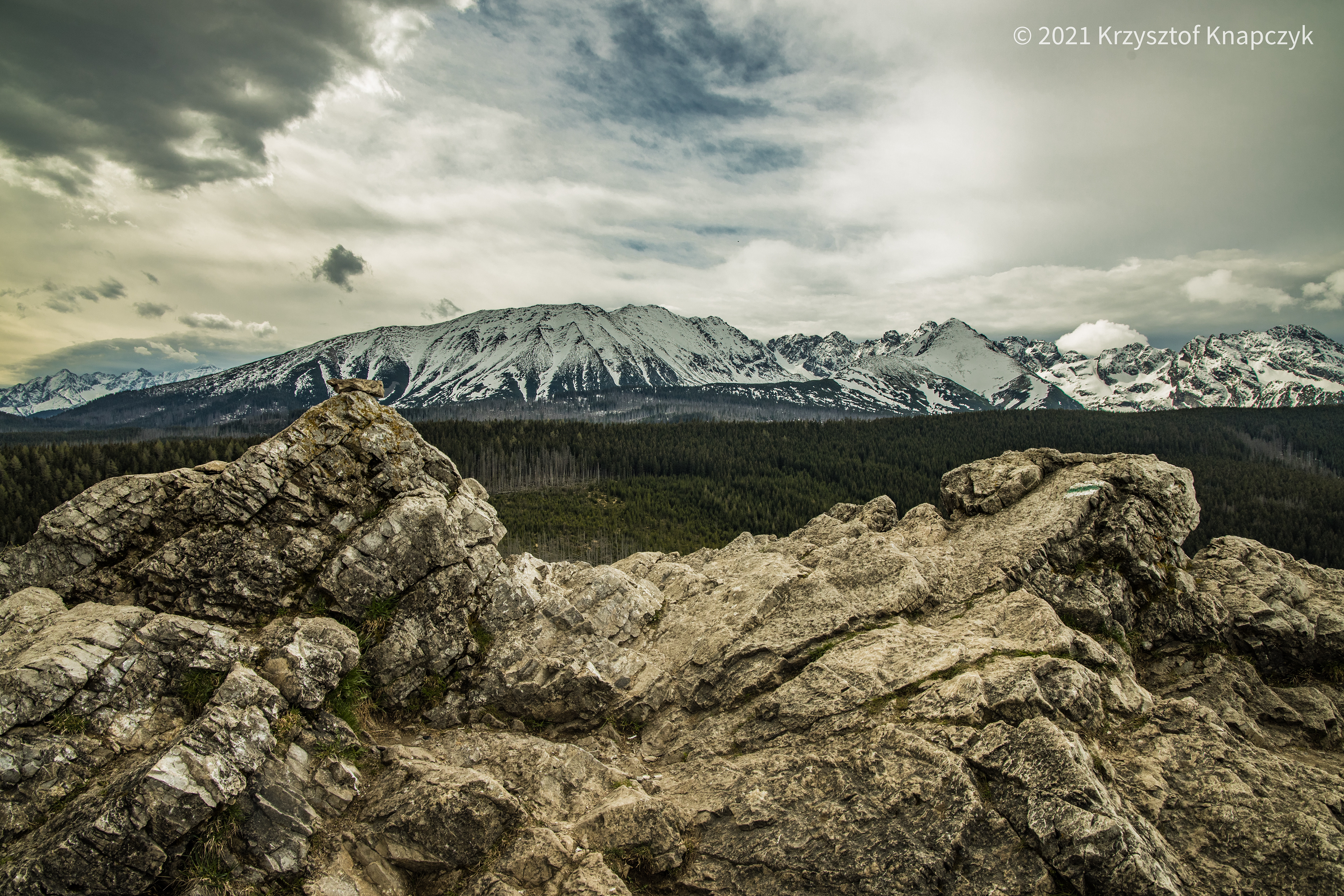 2021 maj. Widok z Kopieńca na Tatry Wysokie.