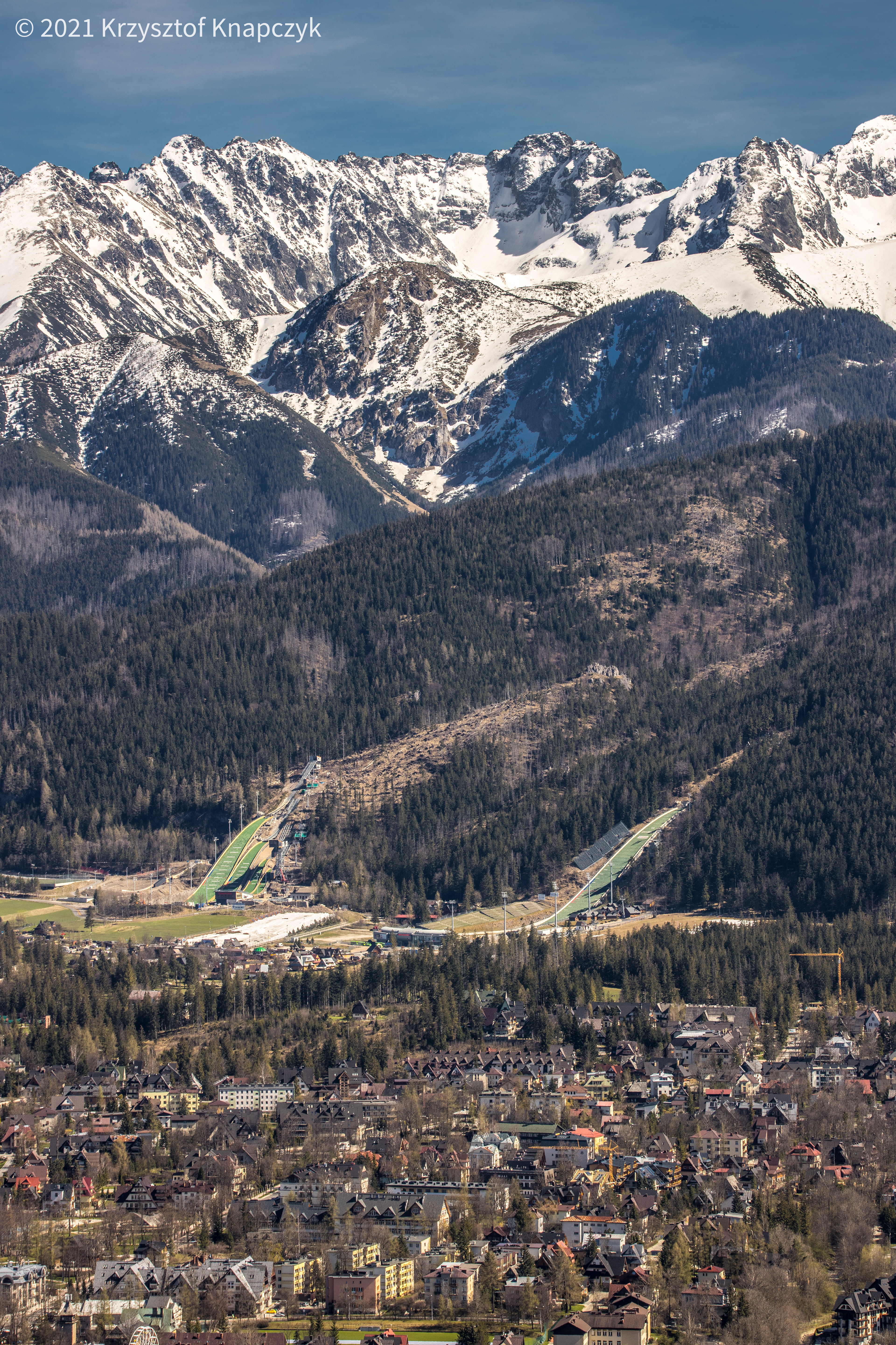 2021 maj. Widok z Zębu na Zakopane i Tatry Wysokie