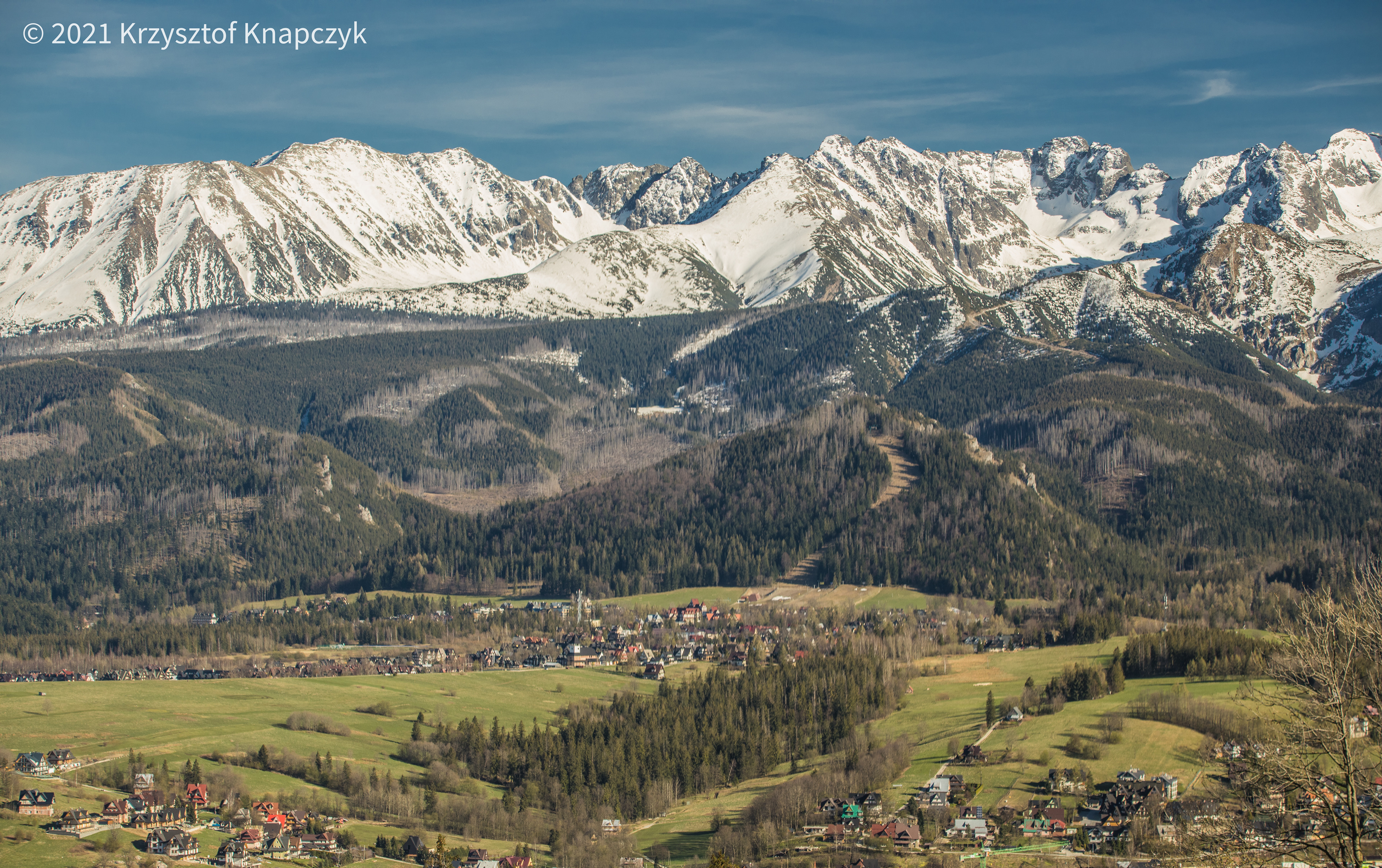 2021 maj. Widok z Zębu na Zakopane i Tatry Wysokie