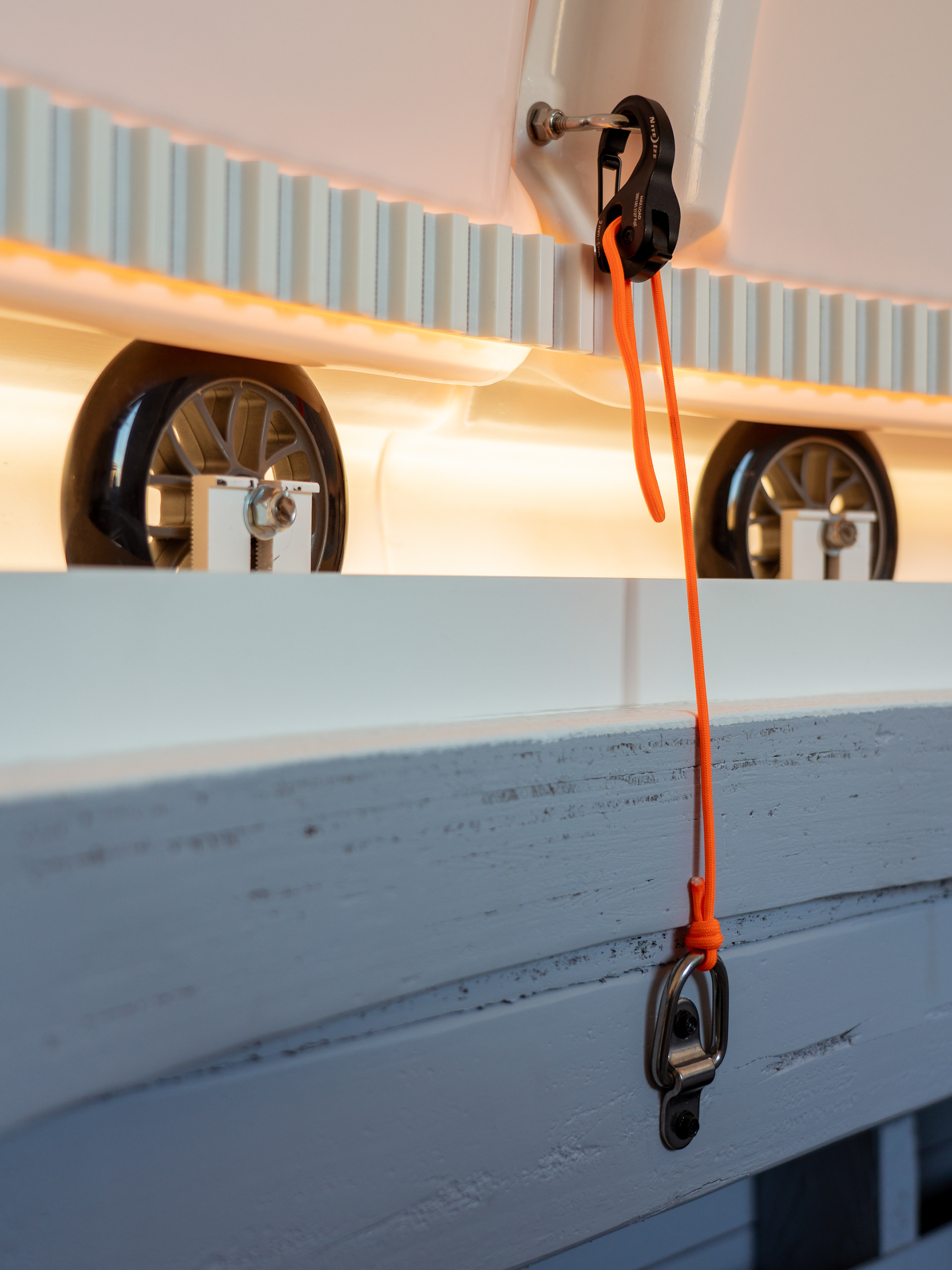 Retaining strap