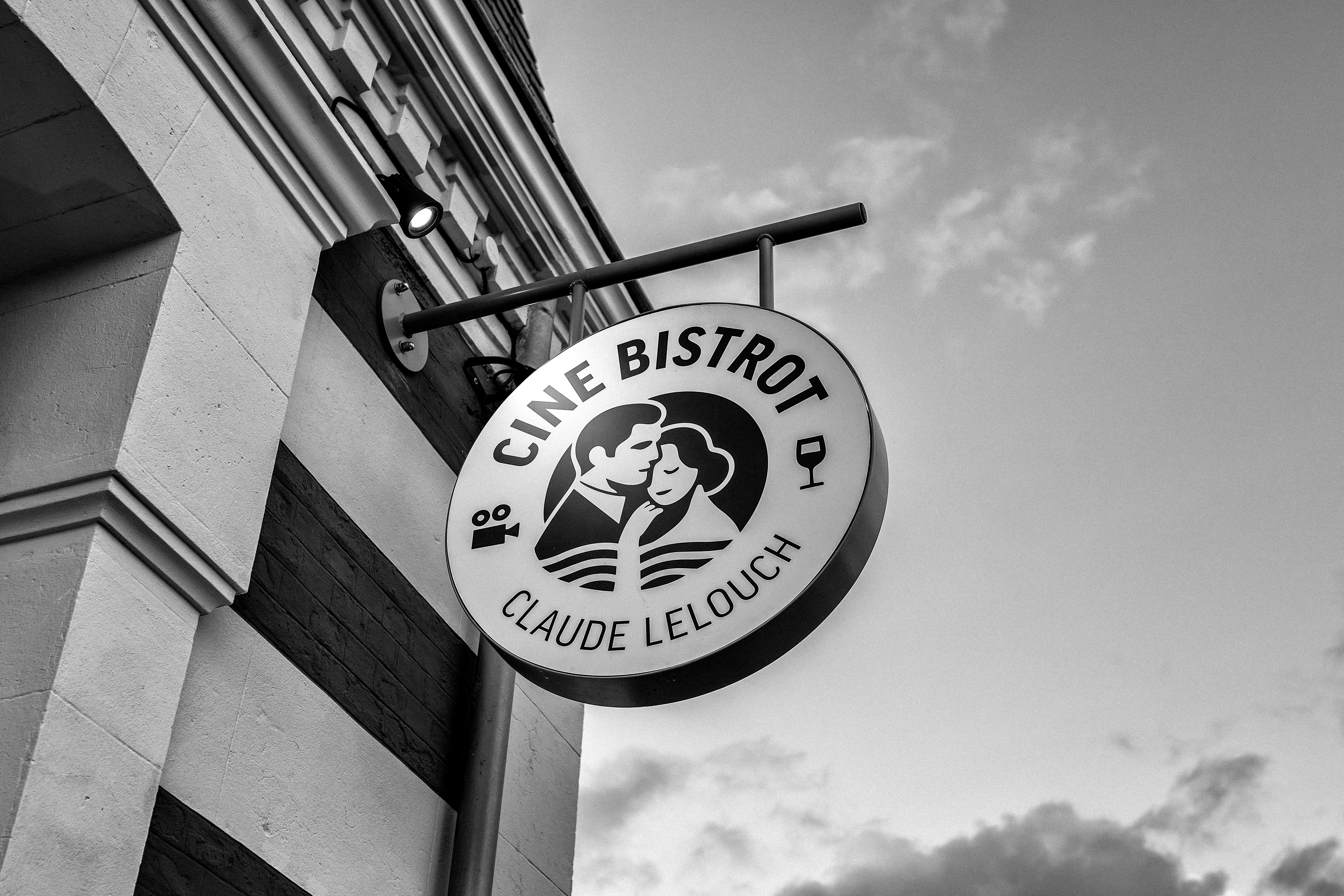 Ciné Bistrot Claude Lelouch, hommage à la mémoire du cinéma français.
