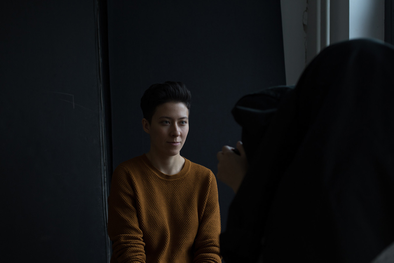 Warsztaty z fotografii portretowej i podstaw pracy w ciemni fotograficznej z materiałem czarno-białym. Sztuka do rzeczy, 24.11.2018 Kraków. Stowarzyszenie Wytwórnia. Fot. Basia Budniak