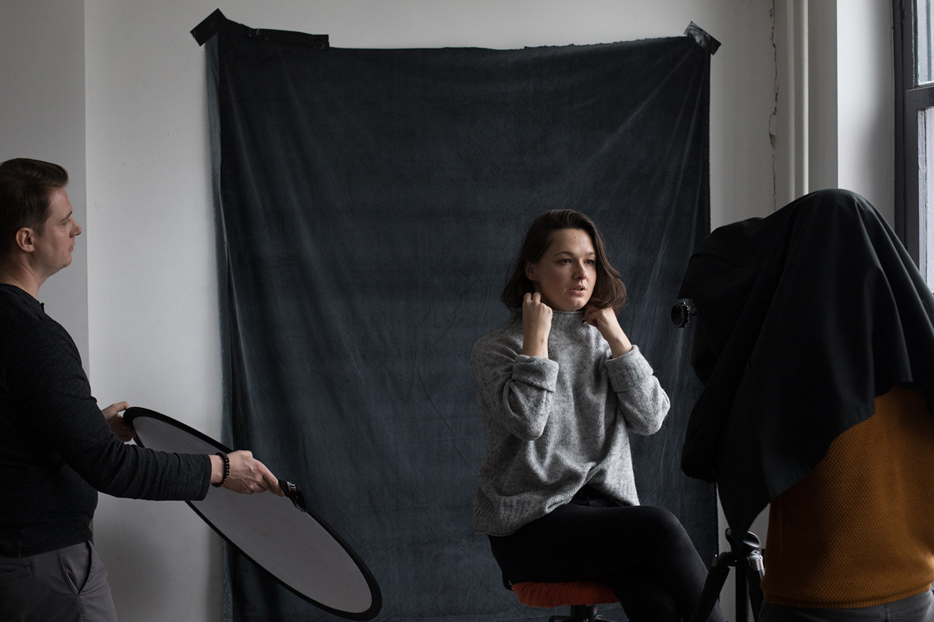 Warsztaty z fotografii portretowej i podstaw pracy w ciemni fotograficznej z materiałem czarno-białym. Sztuka do rzeczy, 24.11.2018 Kraków. Stowarzyszenie Wytwórnia. Fot. Basia Budniak