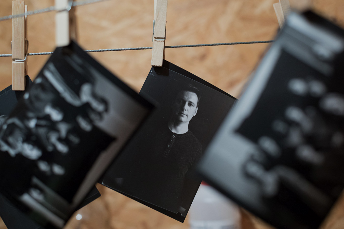 Warsztaty z fotografii portretowej i podstaw pracy w ciemni fotograficznej z materiałem czarno-białym. Sztuka do rzeczy, 24.11.2018 Kraków. Stowarzyszenie Wytwórnia. Fot. Basia Budniak