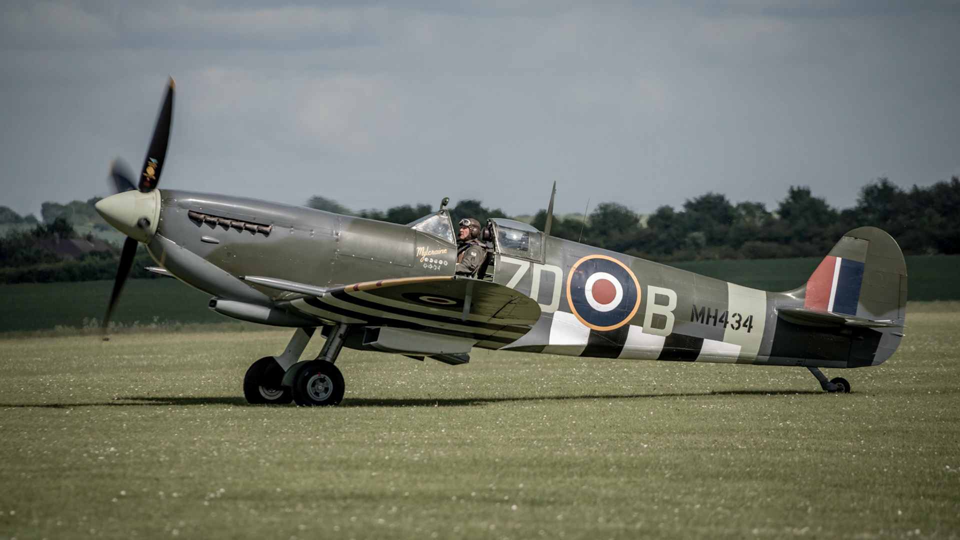 Duxford,UK - 25 May 2014: Spitfire at Duxford D-Day Airshow