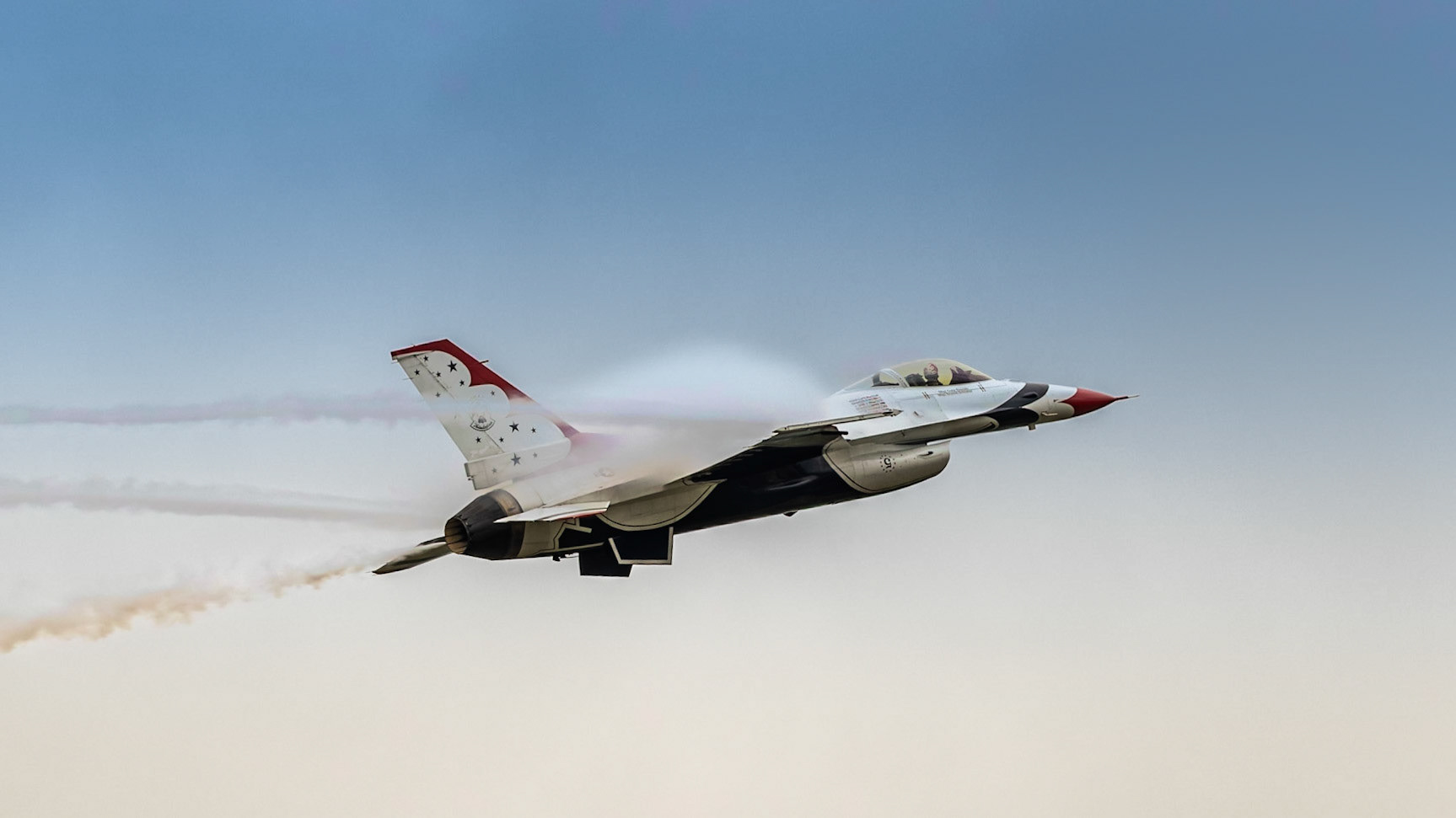 Fairford, UK - 15th July 2017: USAF F16 Thunderbird formation team aircraft in flight