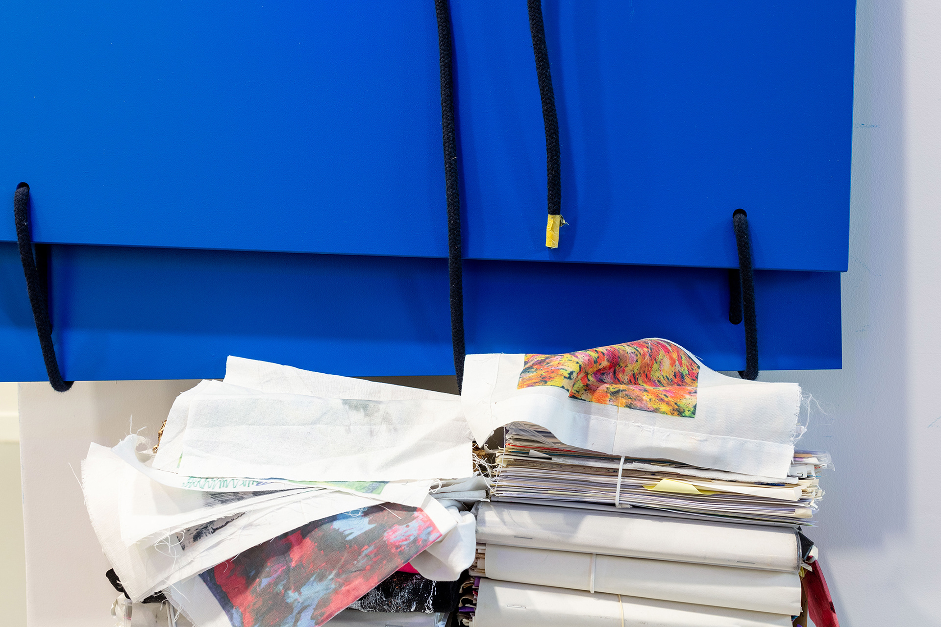 wat dragen we binnen ? . invited by Falke Pisano . M HKA . Antwerp (B)