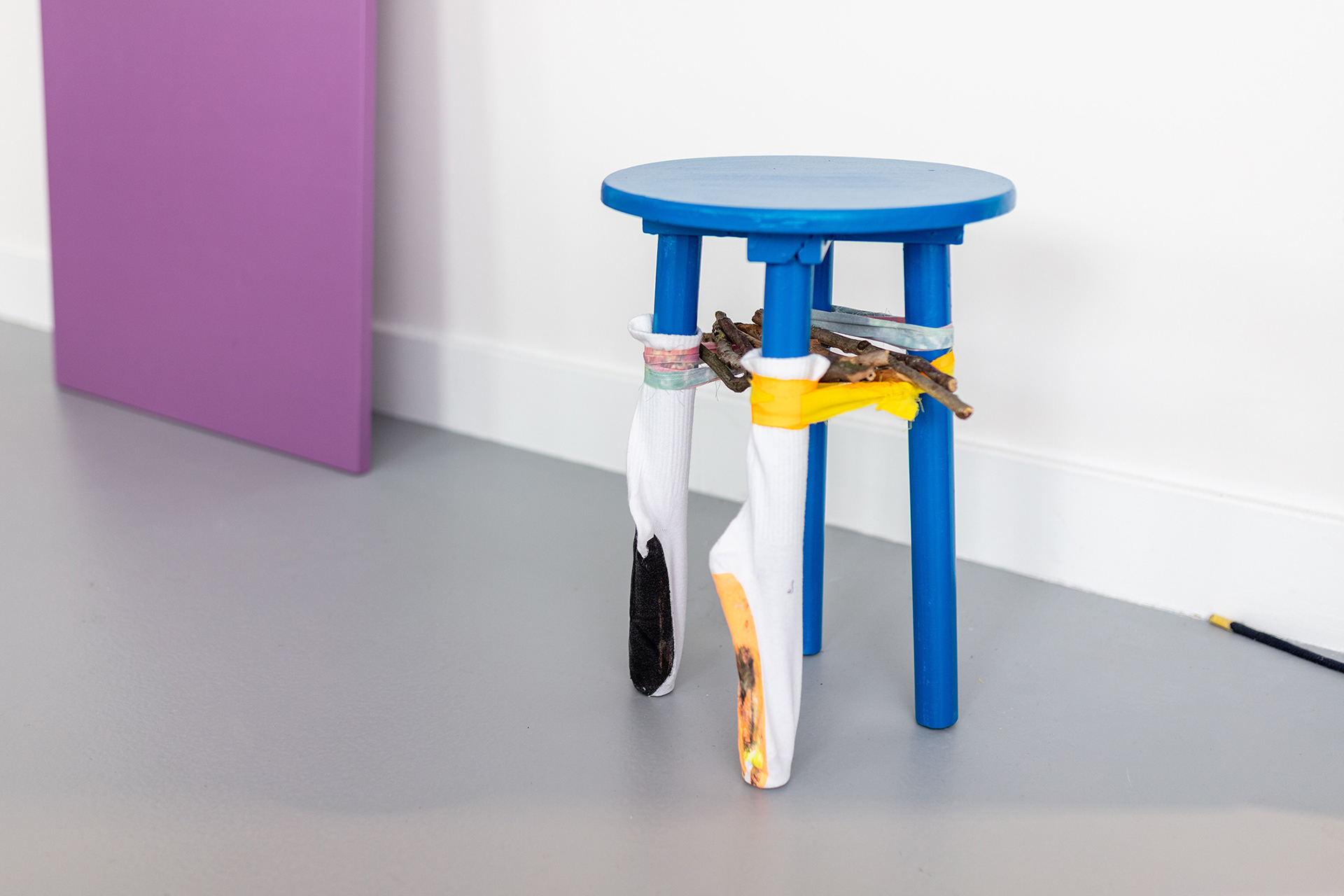 wat dragen we binnen ? . invited by Falke Pisano . M HKA . Antwerp (B)