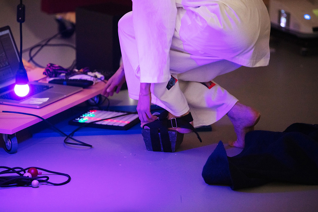 / | \ | | \ / \ | / / \ | airy fragilities . invited by Falke Pisano . M HKA . Antwerp (B)