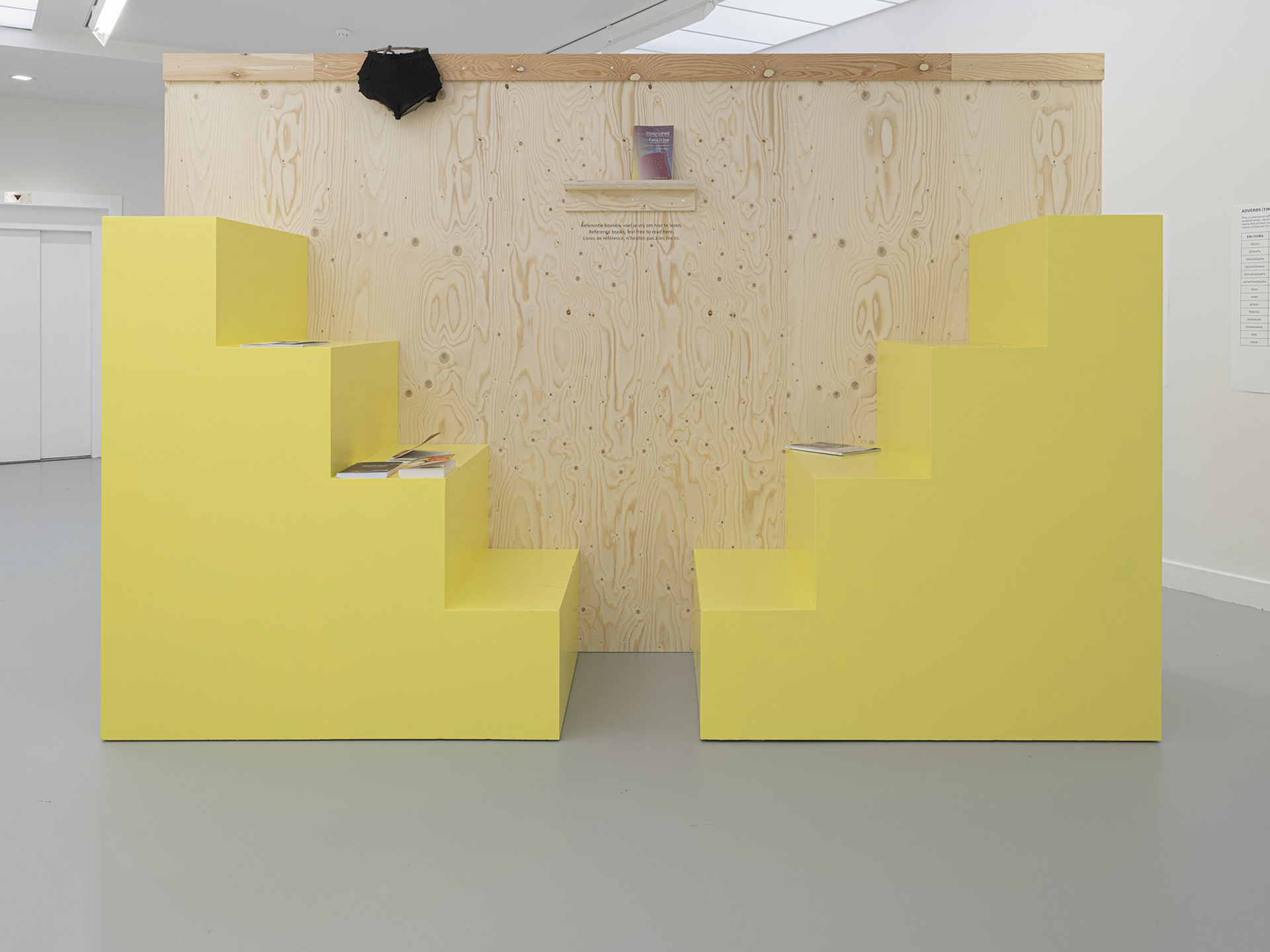 wat dragen we binnen ? . invited by Falke Pisano . M HKA . Antwerp (B)