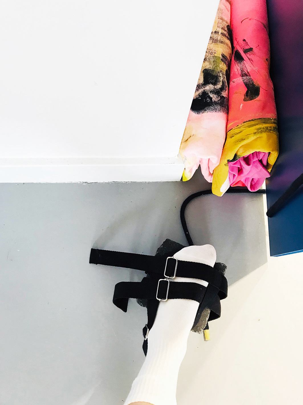 wat dragen we binnen ? . invited by Falke Pisano . M HKA . Antwerp (B)