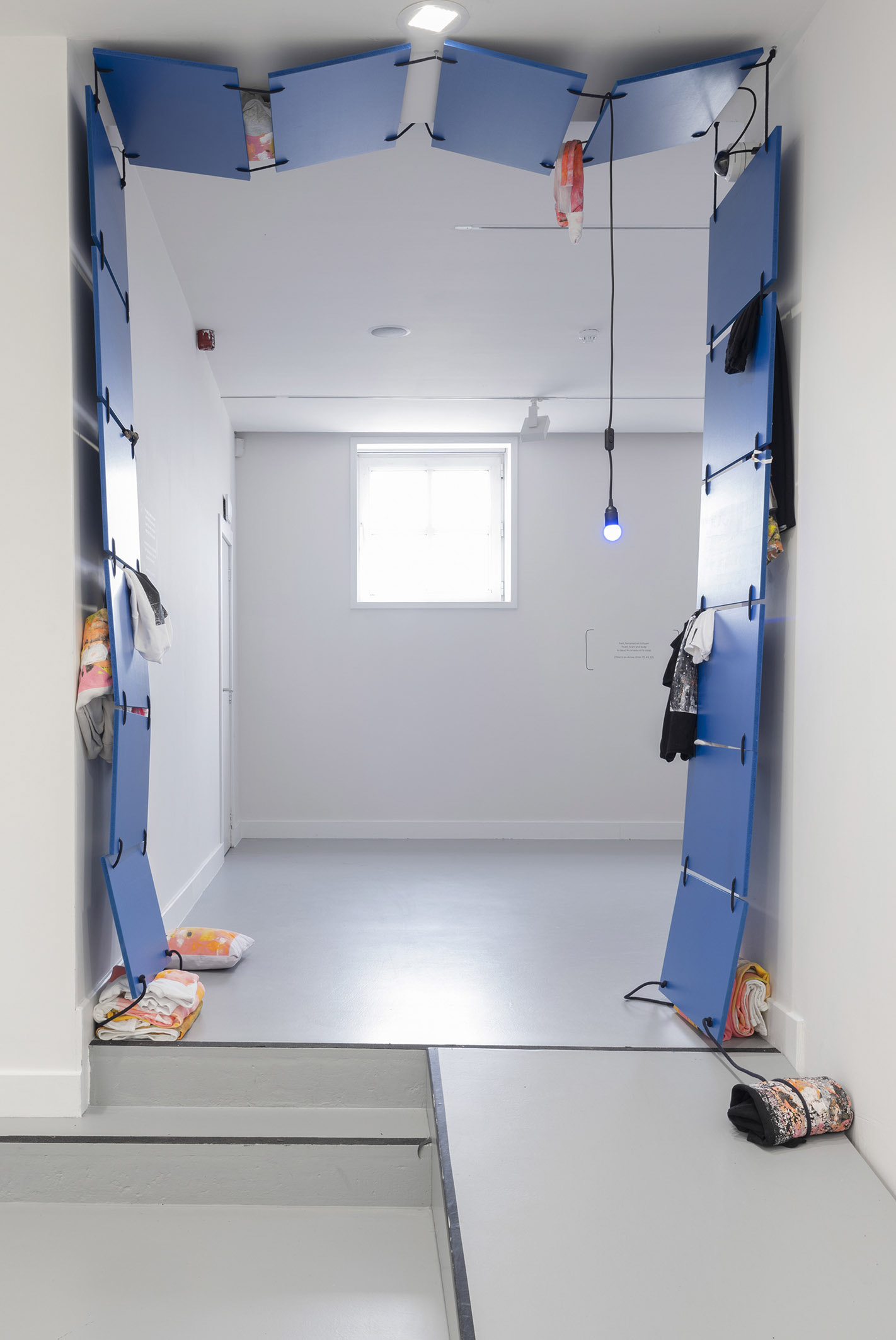 wat dragen we binnen ? . invited by Falke Pisano . M HKA . Antwerp (B)